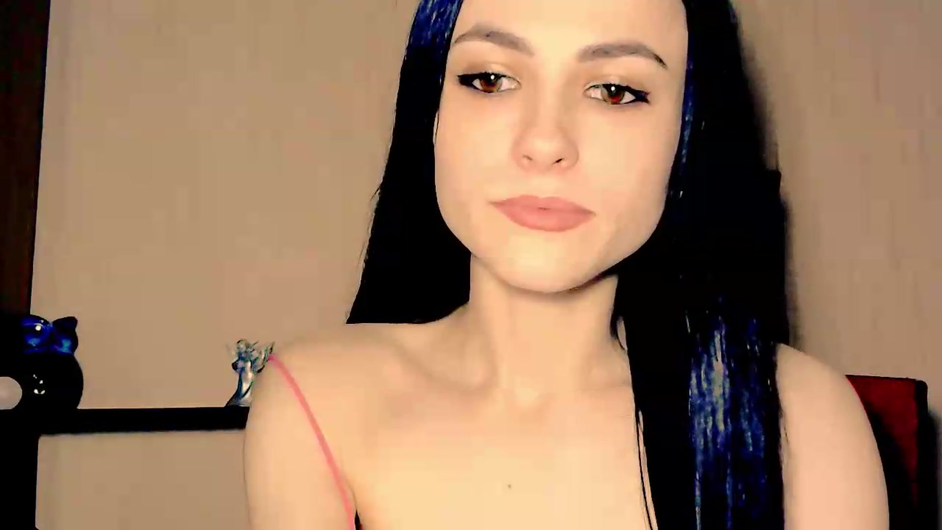 Gallery image thumbnail from Frioninny's myfreecams stream on, 05/15/2026, 20:26 image 17 of 20