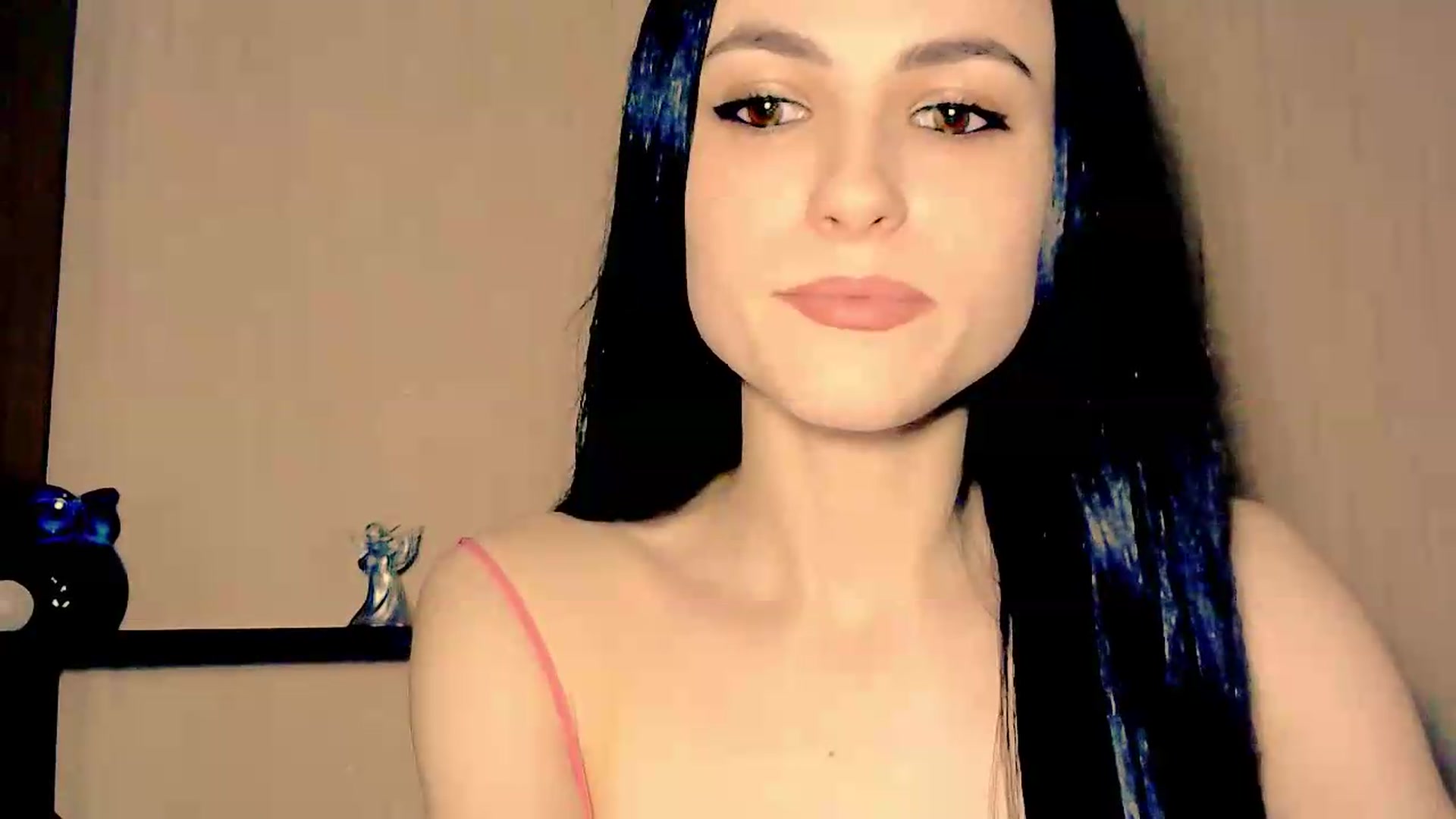 Gallery image thumbnail from Frioninny's myfreecams stream on, 05/15/2026, 20:26 image 11 of 20