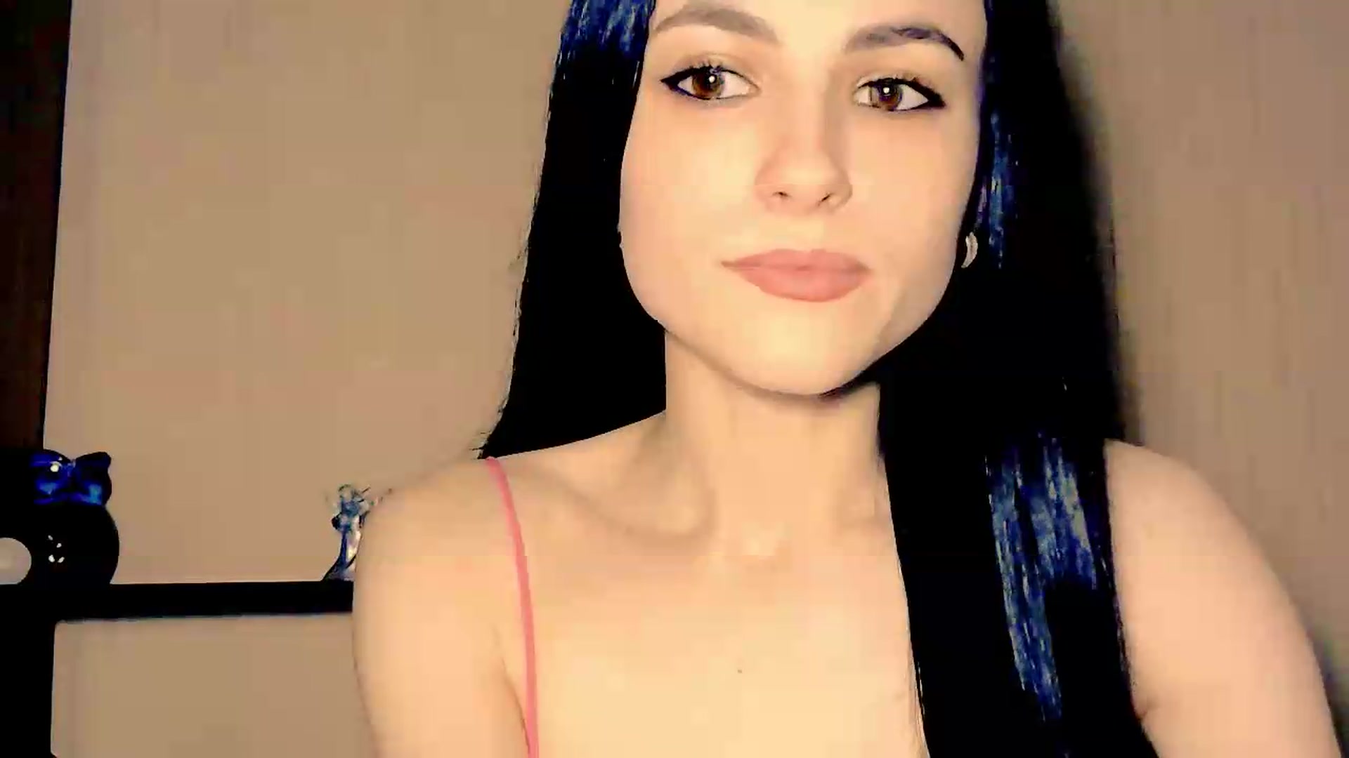 Gallery image thumbnail from Frioninny's myfreecams stream on, 05/15/2026, 20:26 image 6 of 20
