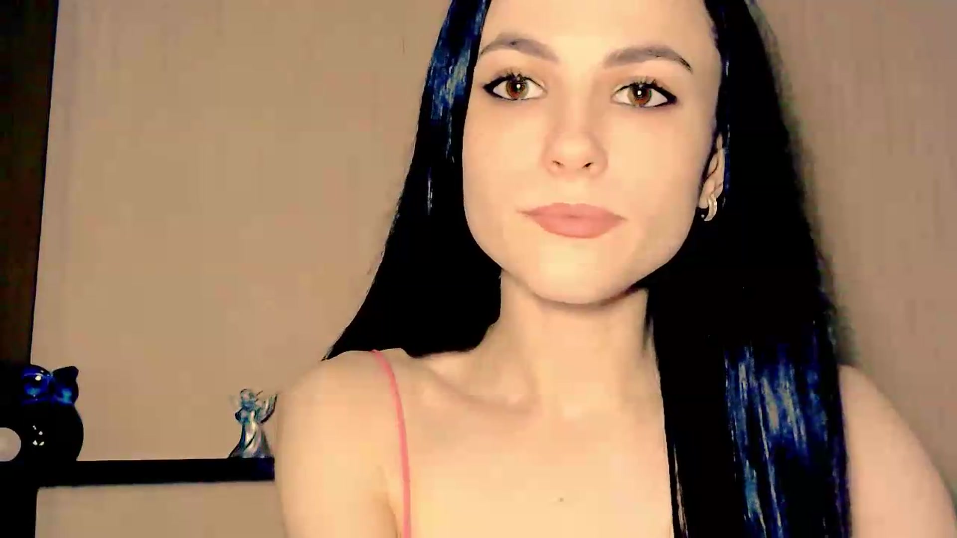 Gallery image thumbnail from Frioninny's myfreecams stream on, 05/15/2026, 20:26 image 4 of 20