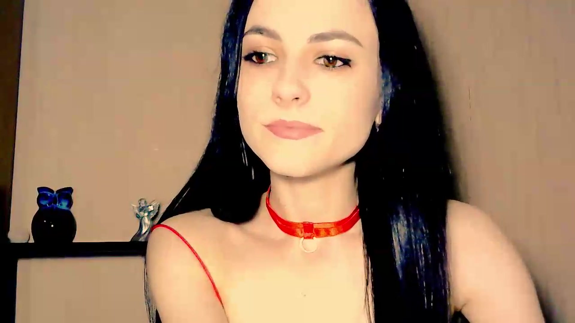 Gallery image thumbnail from Frioninny's myfreecams stream on, 05/22/2026, 19:24 image 4 of 20