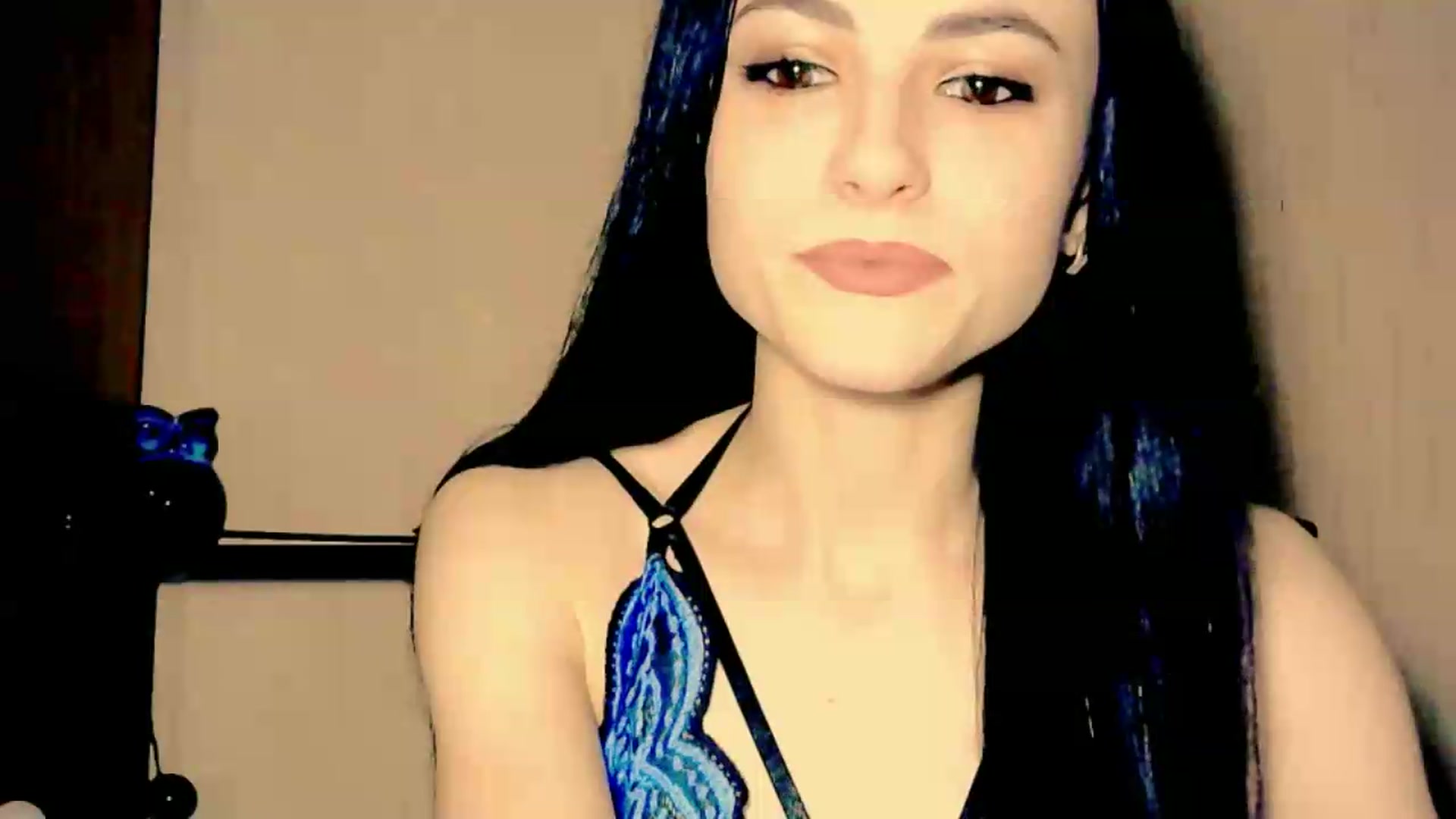 Gallery image thumbnail from Frioninny's myfreecams stream on, 06/06/2026, 18:44 image 13 of 20