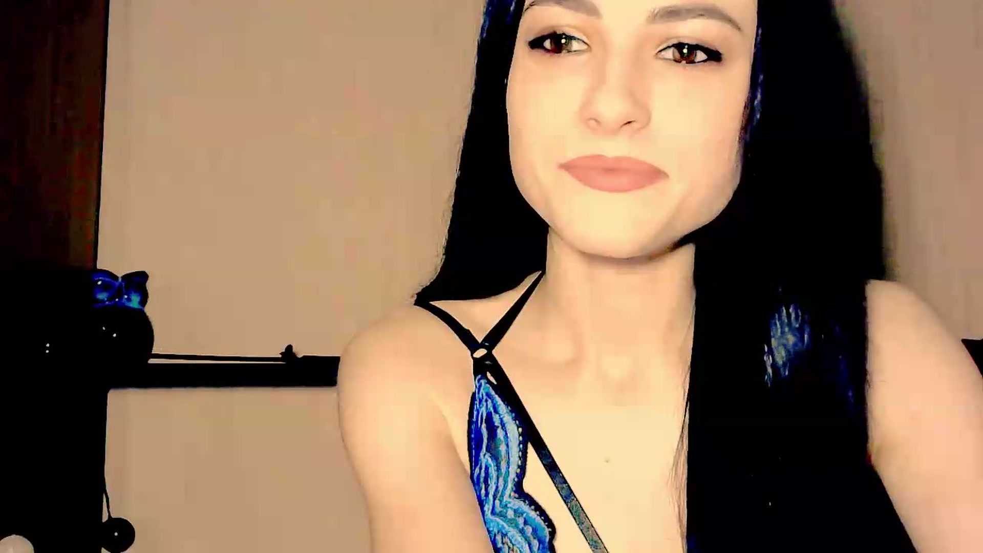 Gallery image thumbnail from Frioninny's myfreecams stream on, 06/06/2026, 18:44 image 5 of 20