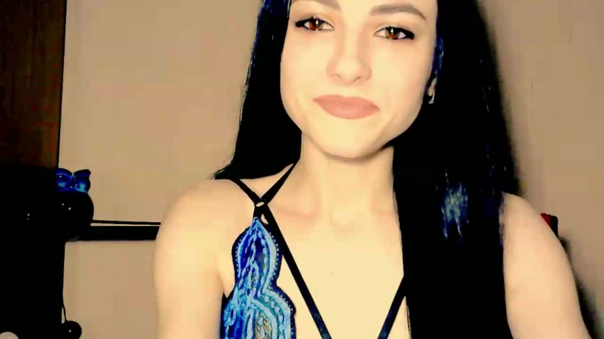 Gallery image thumbnail from Frioninny's myfreecams stream on, 06/06/2026, 18:44 image 15 of 20