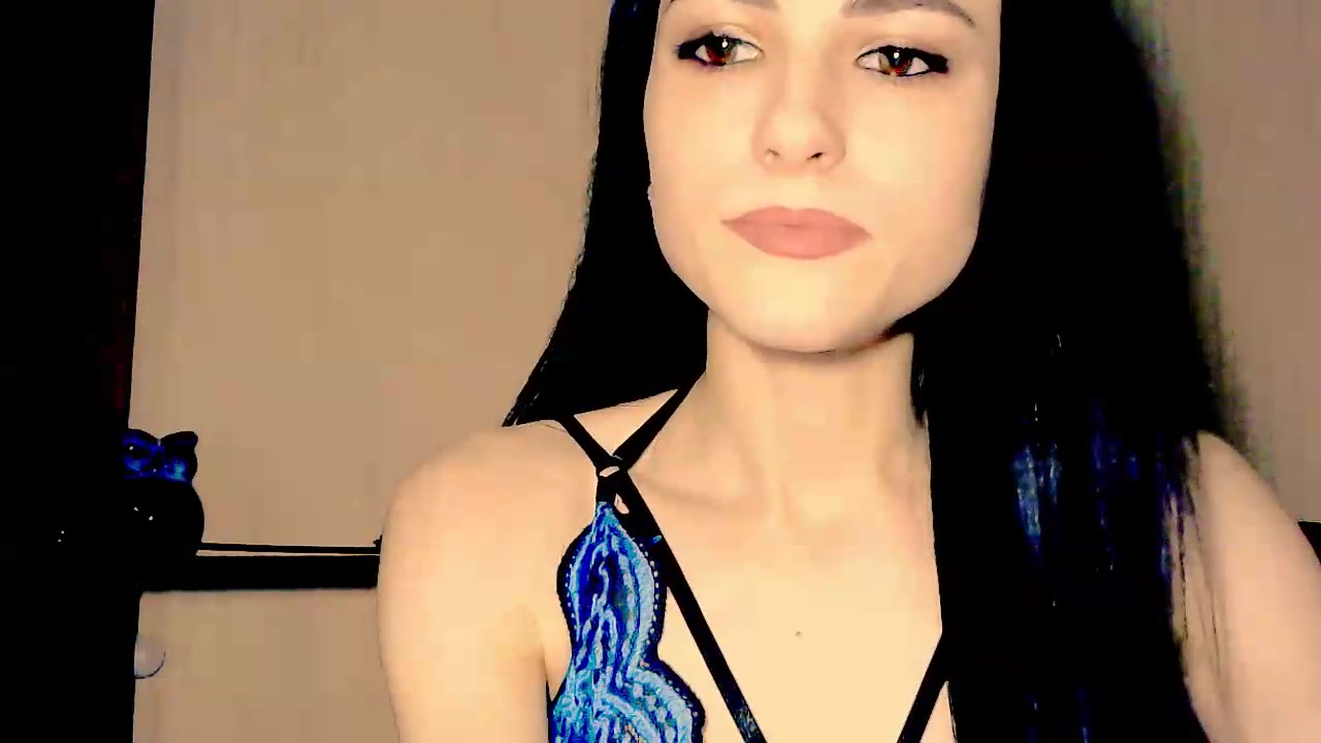 Gallery image thumbnail from Frioninny's myfreecams stream on, 06/06/2026, 19:39 image 19 of 20