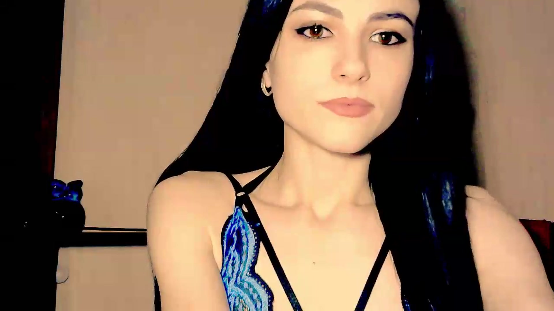 Gallery image thumbnail from Frioninny's myfreecams stream on, 06/06/2026, 19:39 image 7 of 20