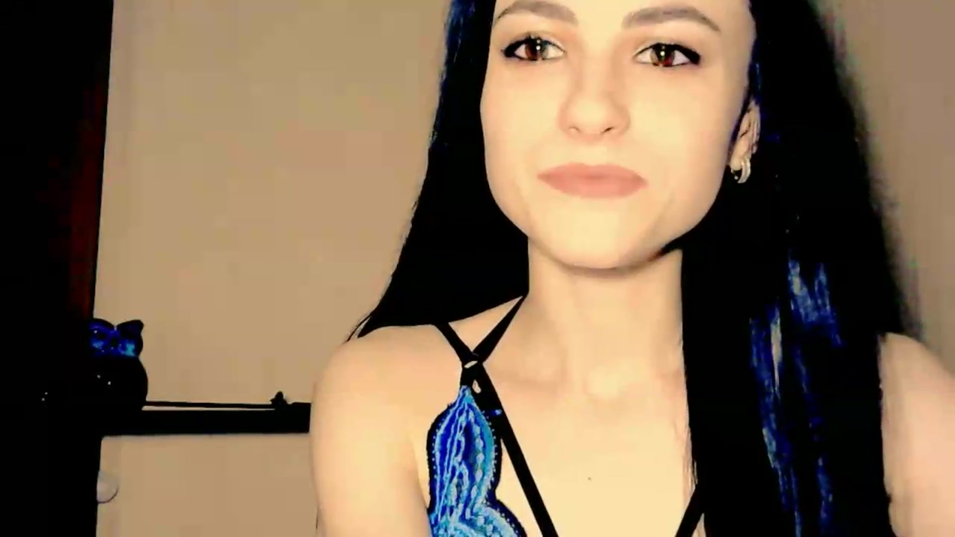 Gallery image thumbnail from Frioninny's myfreecams stream on, 06/06/2026, 21:18 image 19 of 20