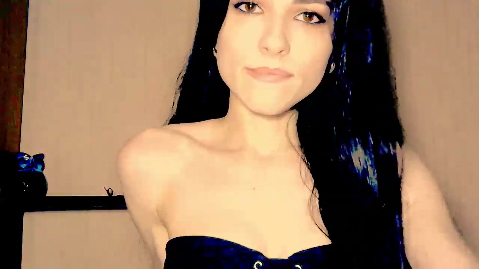 Gallery image thumbnail from Frioninny's myfreecams stream on, 06/12/2026, 19:17 image 16 of 20