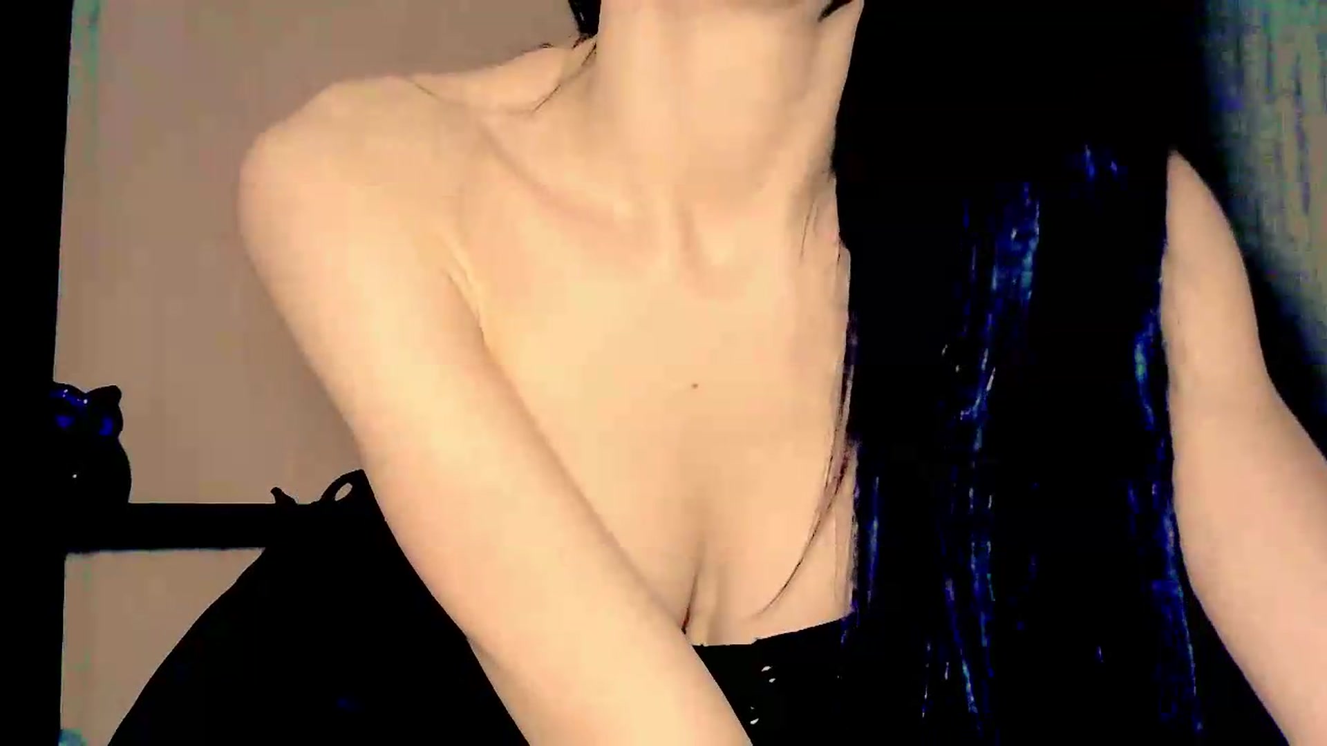 Gallery image thumbnail from Frioninny's myfreecams stream on, 06/12/2026, 19:17 image 17 of 20
