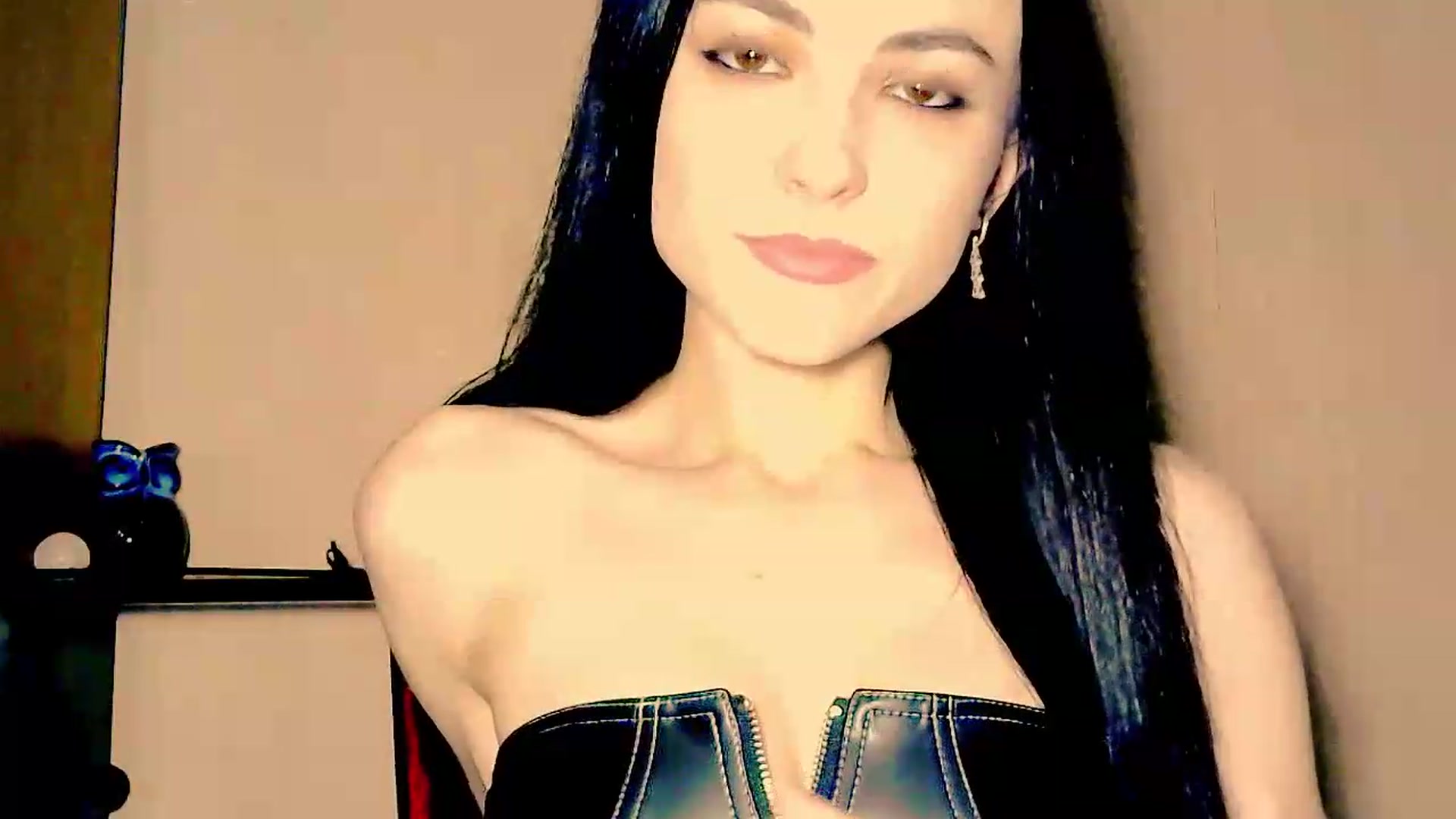 Gallery image thumbnail from Frioninny's myfreecams stream on, 06/25/2026, 19:05 image 9 of 20