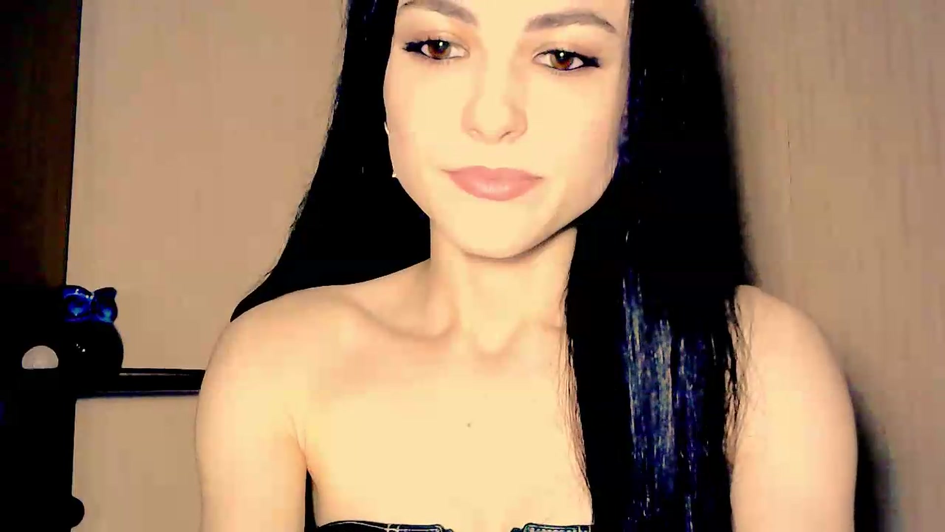 Gallery image thumbnail from Frioninny's myfreecams stream on, 06/25/2026, 19:05 image 7 of 20