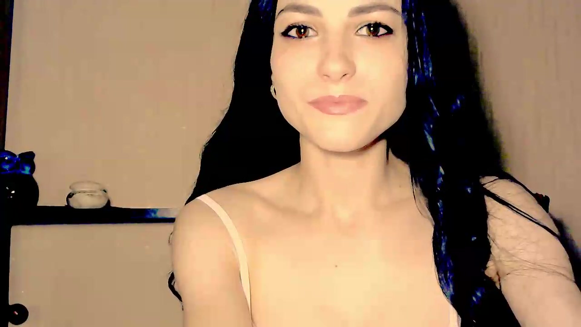 Gallery image thumbnail from Frioninny's myfreecams stream on, 07/11/2026, 17:53 image 16 of 20