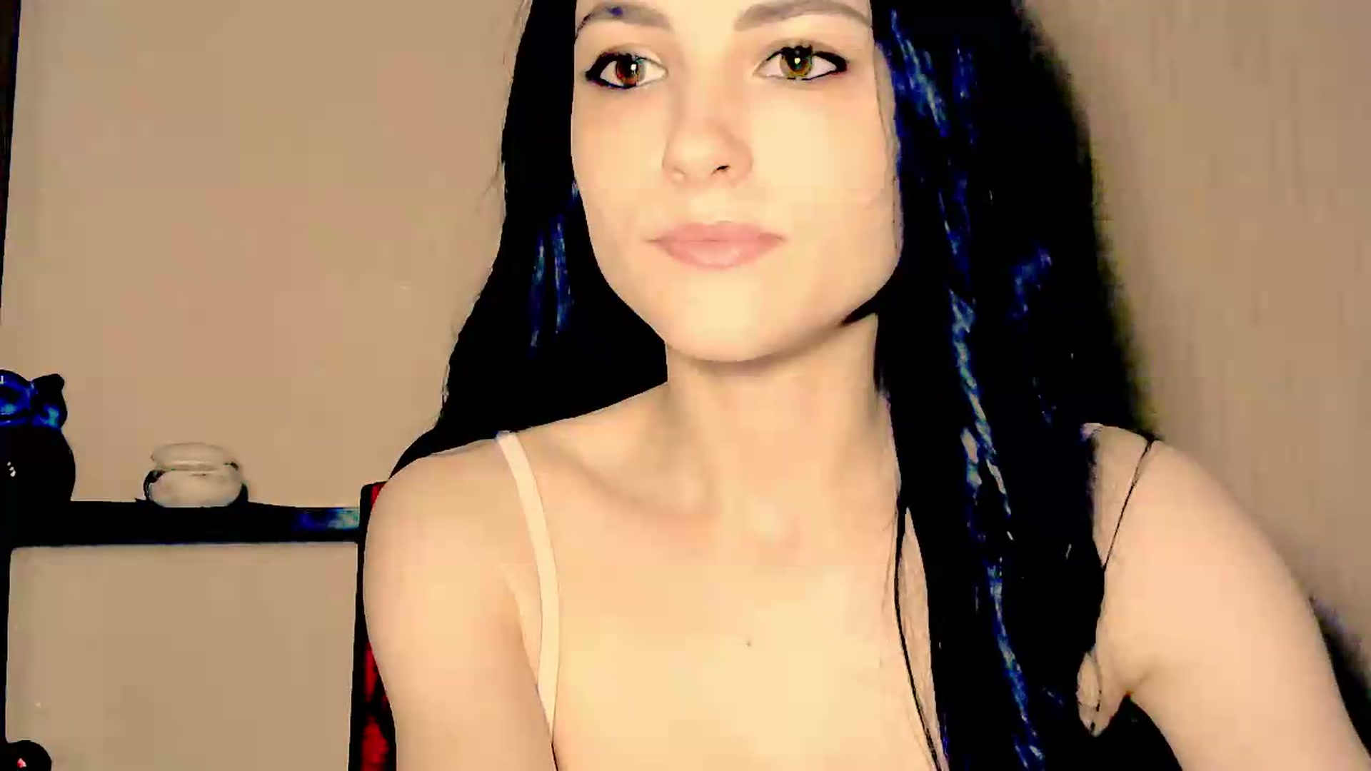 Gallery image thumbnail from Frioninny's myfreecams stream on, 07/11/2026, 20:31 image 12 of 20