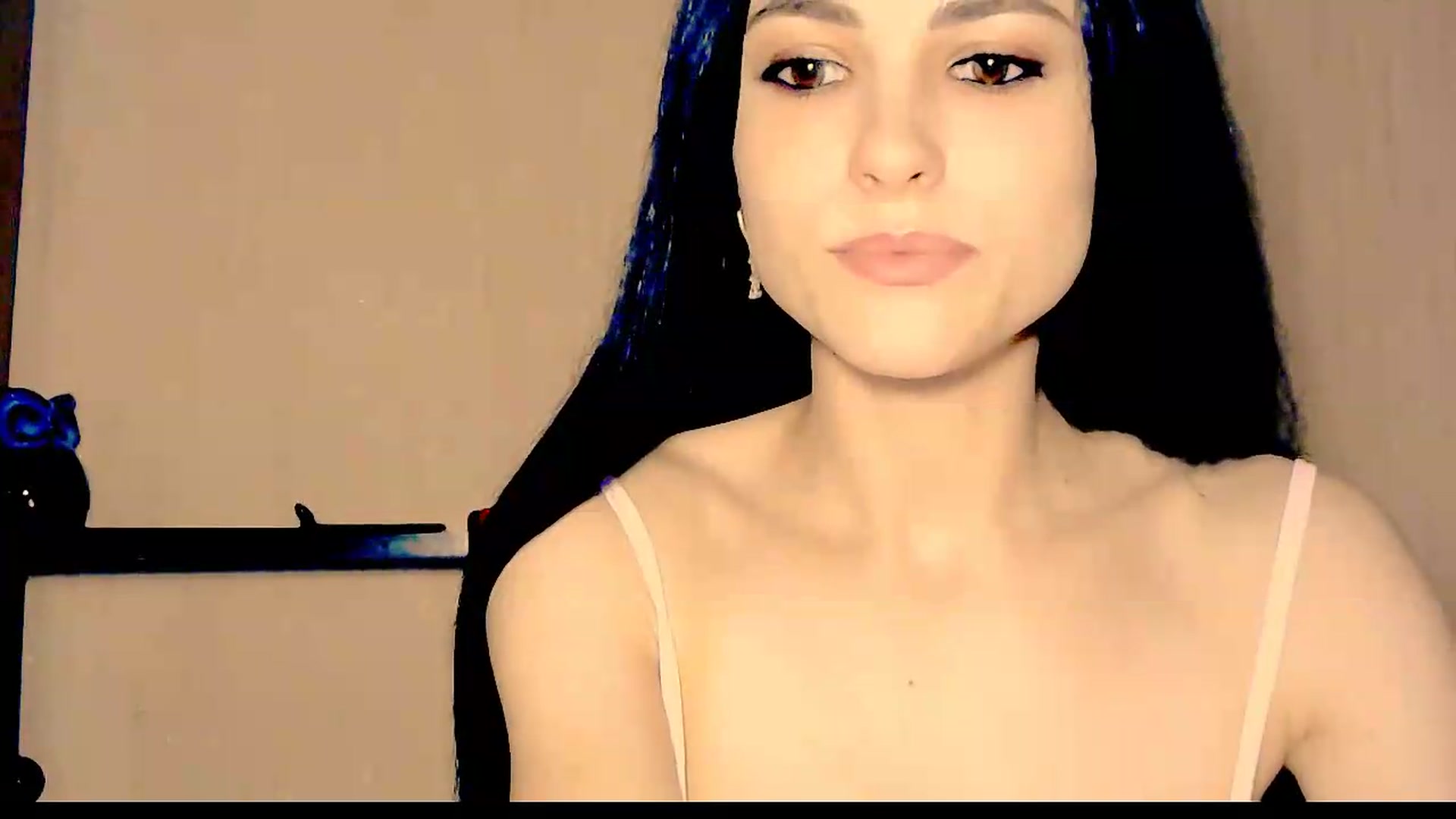 Gallery image thumbnail from Frioninny's myfreecams stream on, 07/16/2026, 19:42 image 16 of 20