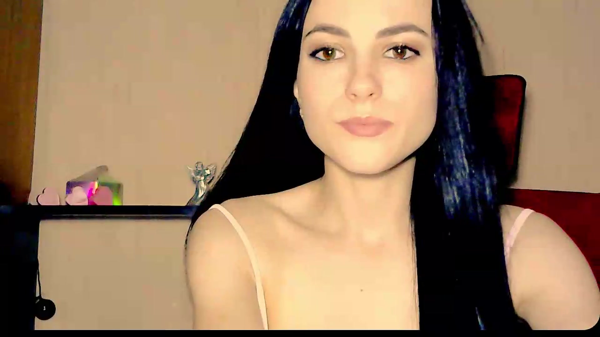 Gallery image thumbnail from Frioninny's myfreecams stream on, 08/06/2026, 20:34 image 15 of 20