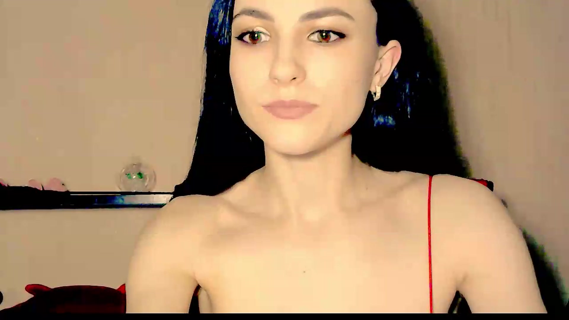 Gallery image thumbnail from Frioninny's myfreecams stream on, 08/22/2026, 24:35 image 20 of 20