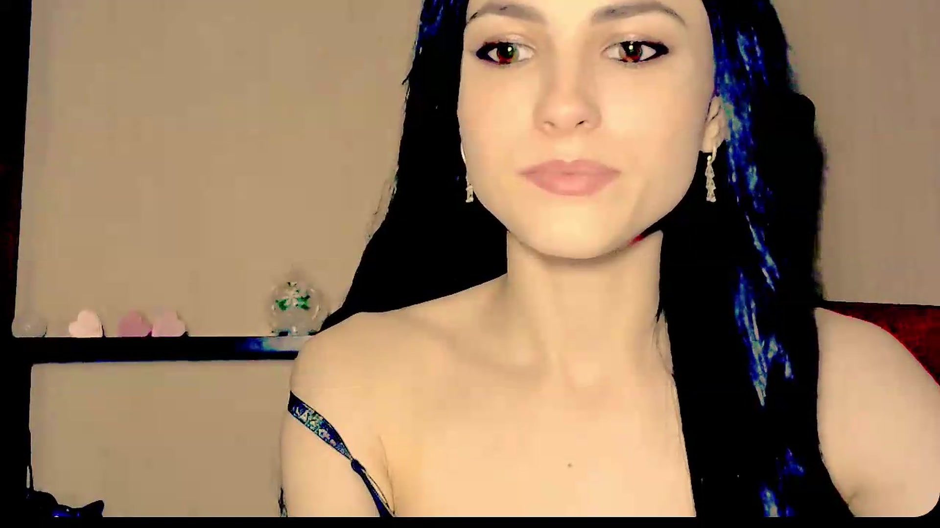 Gallery image thumbnail from Frioninny's myfreecams stream on, 08/28/2026, 21:49 image 15 of 20