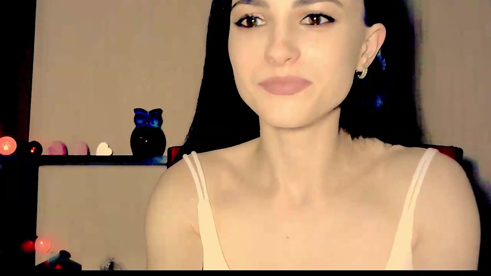 Gallery image thumbnail from Frioninny's myfreecams stream on, 09/04/2026, 20:07 image 17 of 20