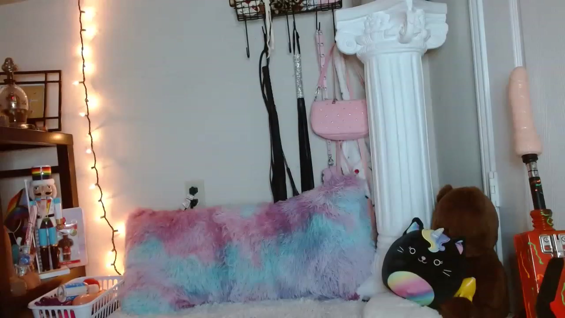Gallery image thumbnail from FriskyKitty4U's myfreecams stream on, 12/20/2022, 01:39 image 1 of 20