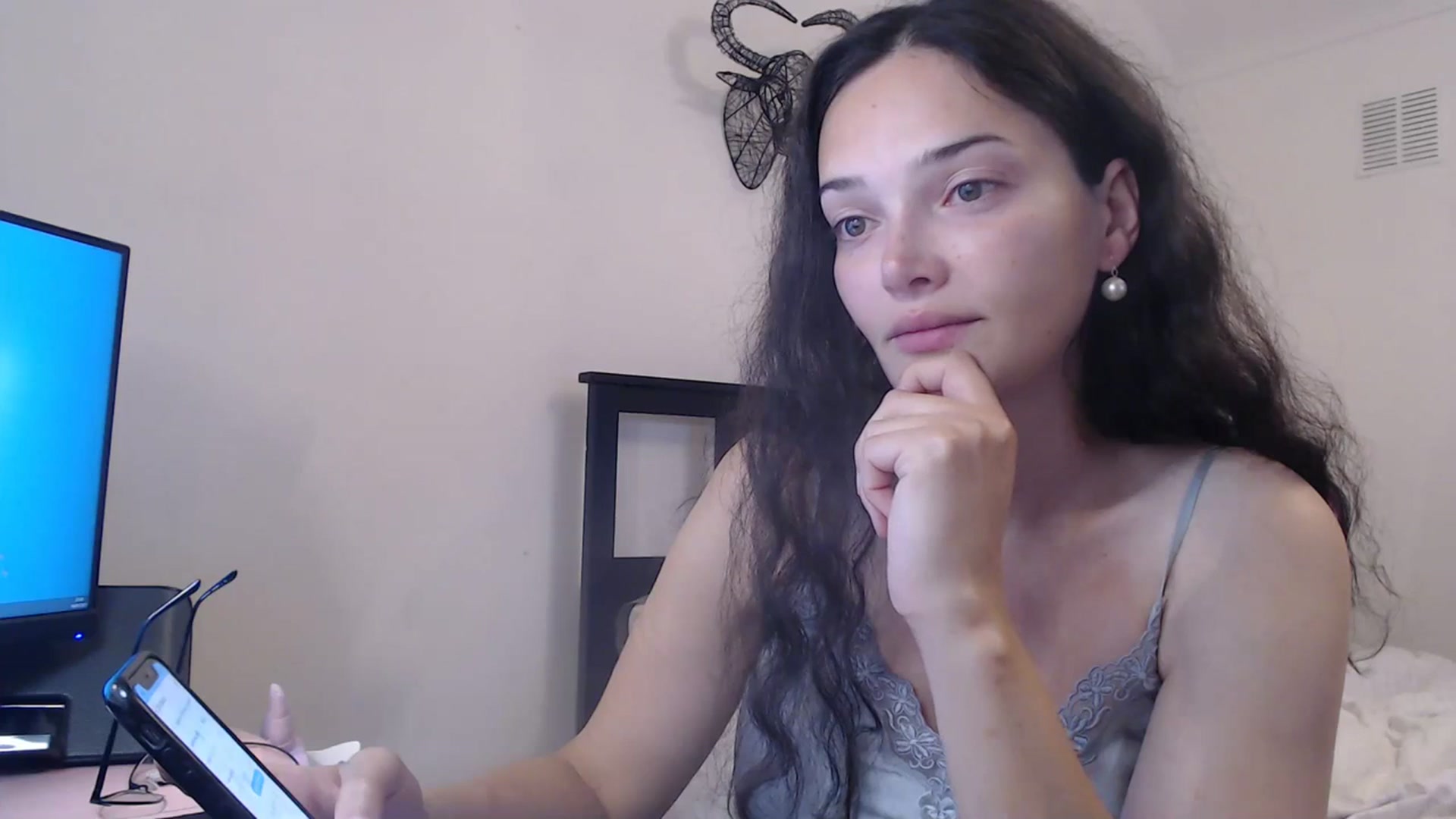 Gallery image thumbnail from Frodoslaggins's myfreecams stream on, 07/19/2023, 21:15 image 13 of 20