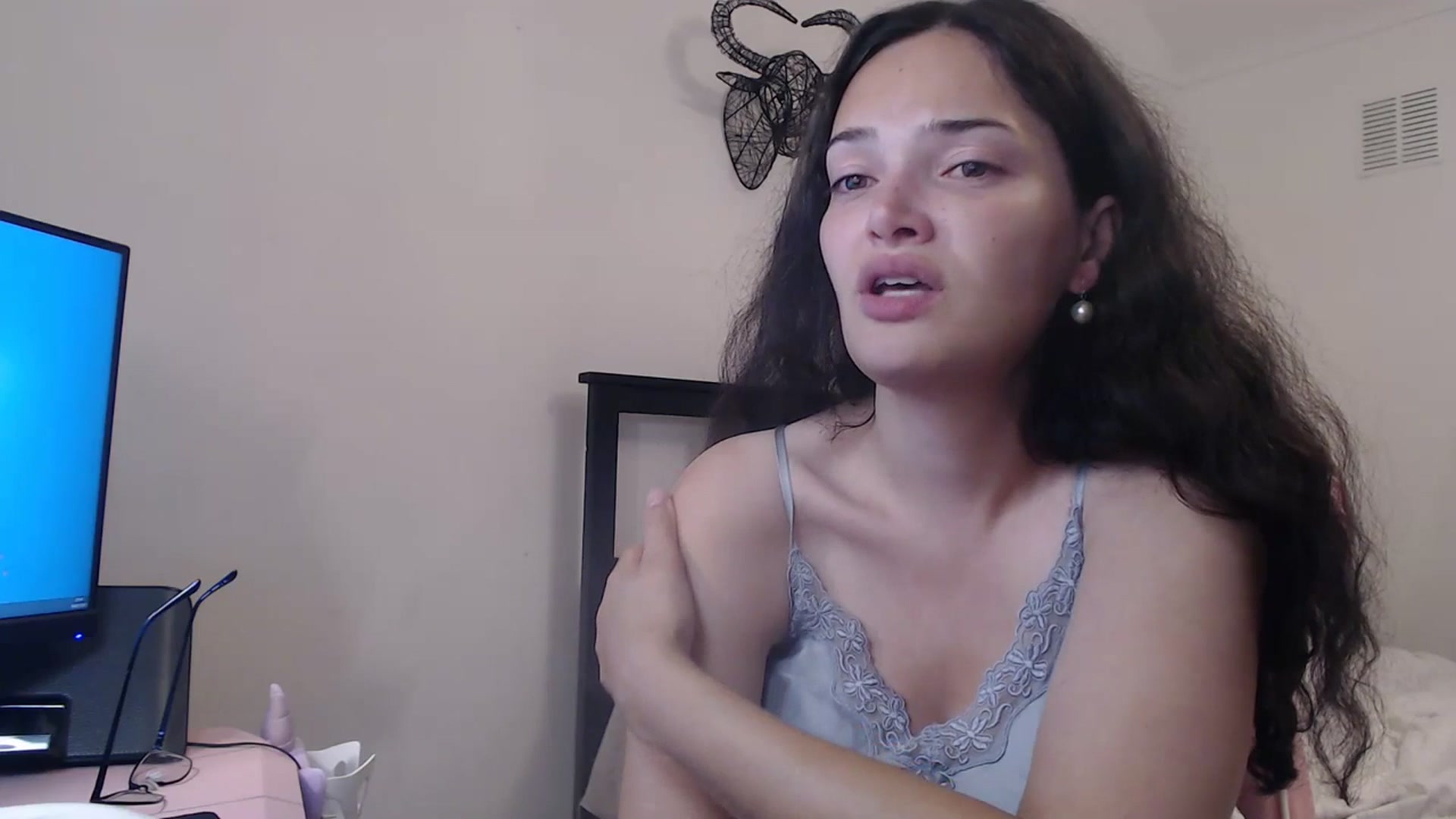 Gallery image thumbnail from Frodoslaggins's myfreecams stream on, 07/19/2023, 21:15 image 15 of 20