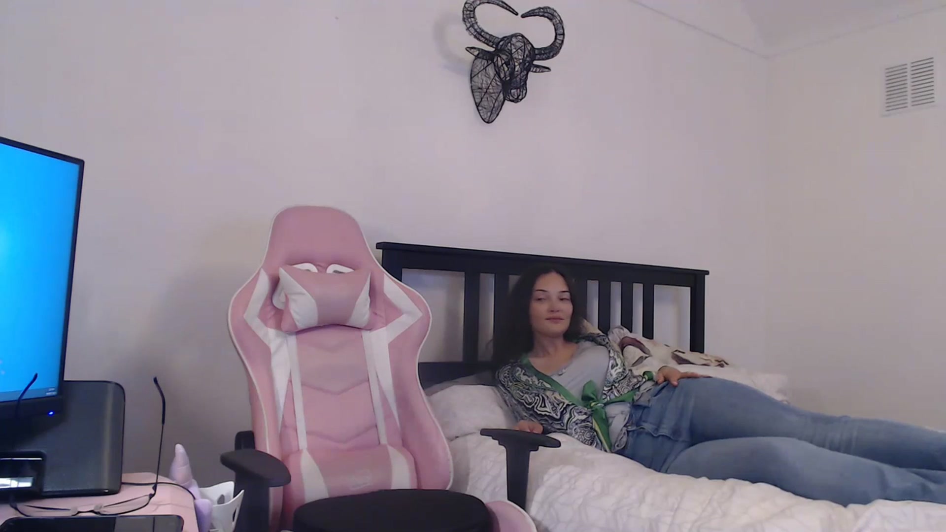 Gallery image thumbnail from Frodoslaggins's myfreecams stream on, 07/19/2023, 21:15 image 9 of 20
