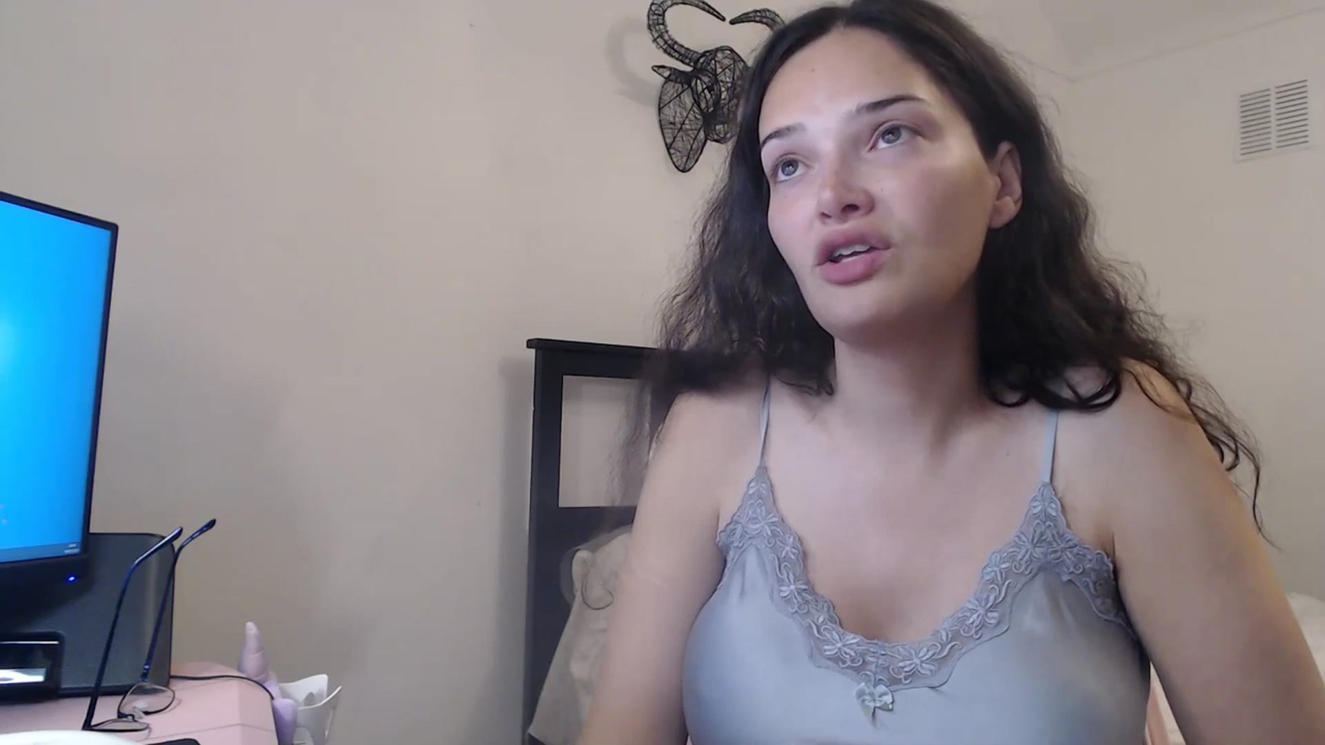 Gallery image thumbnail from Frodoslaggins's myfreecams stream on, 07/19/2023, 21:15 image 19 of 20