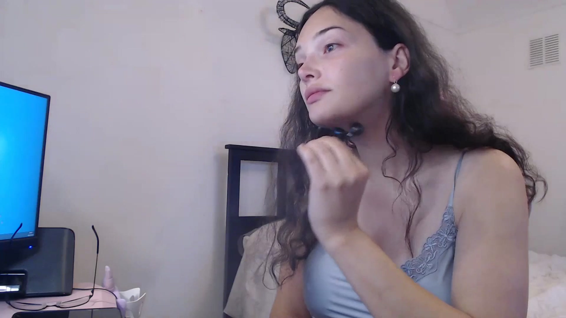 Gallery image thumbnail from Frodoslaggins's myfreecams stream on, 07/19/2023, 21:15 image 5 of 20