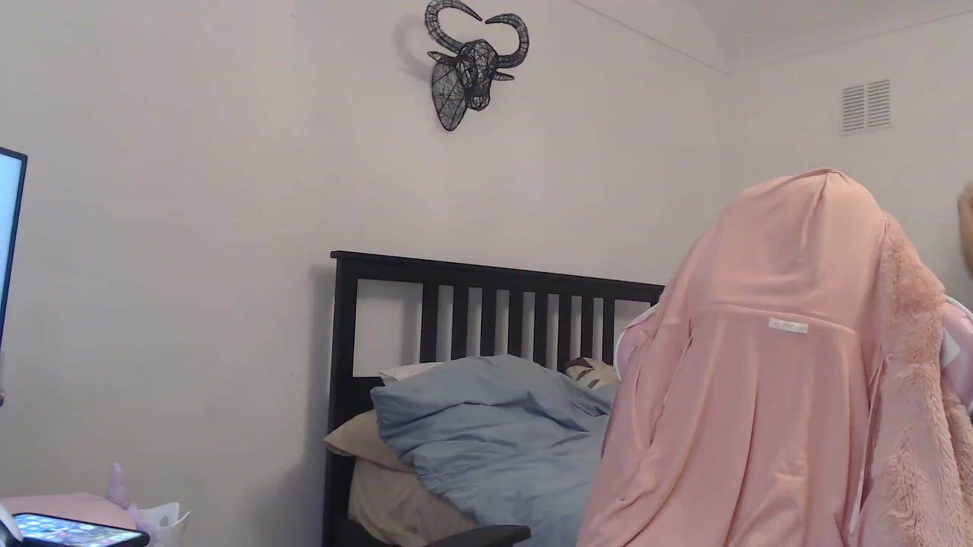 Gallery image thumbnail from Frodoslaggins's myfreecams stream on, 08/19/2023, 21:21 image 8 of 20