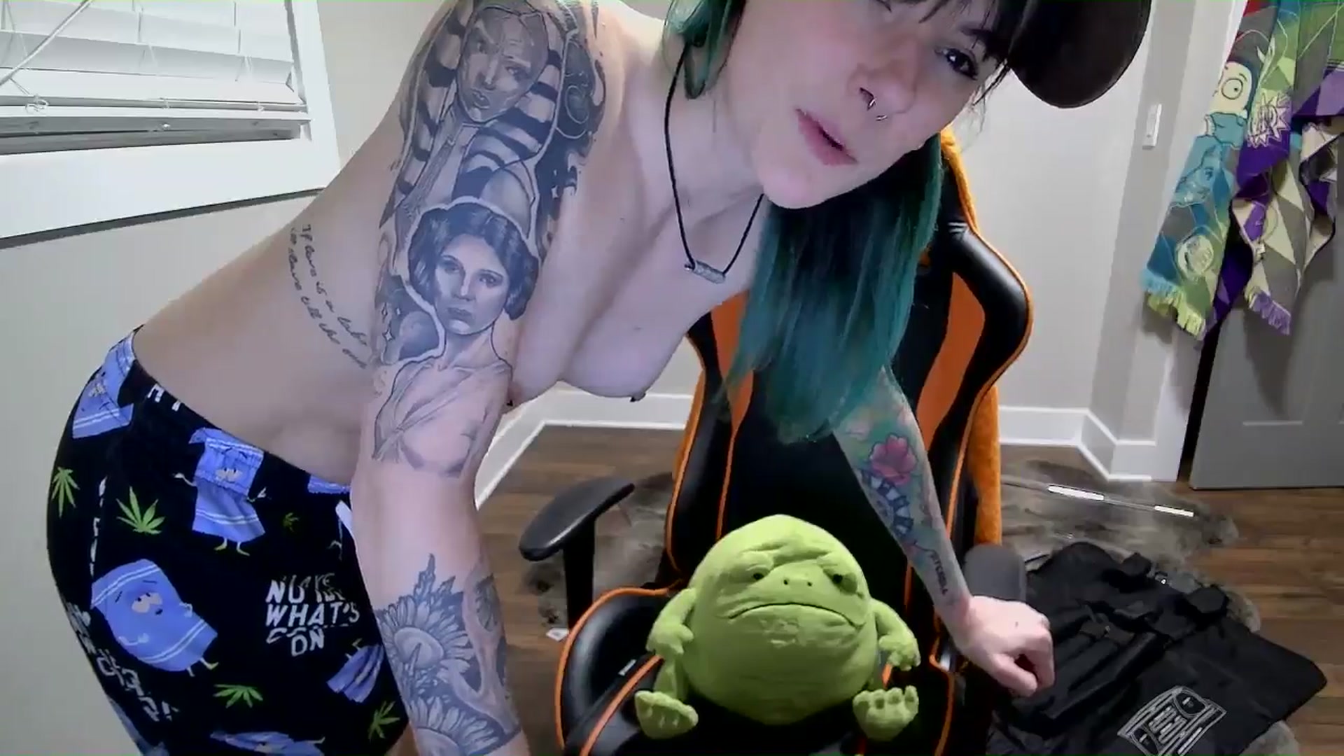 Gallery image thumbnail from Fueledbyfiona's myfreecams stream on, 02/02/2025, 08:14 image 17 of 20