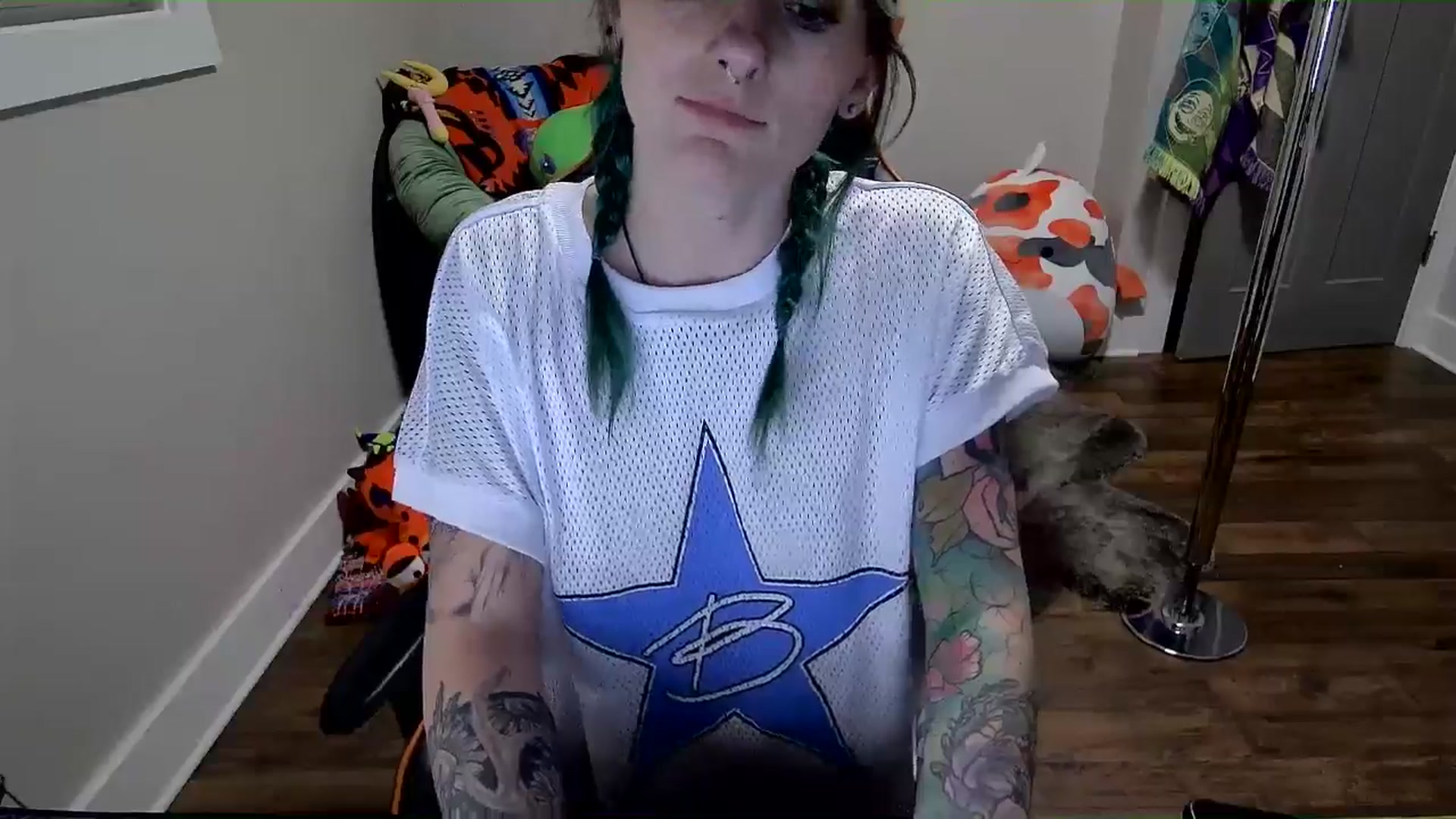 Gallery image thumbnail from Fueledbyfiona's myfreecams stream on, 02/04/2025, 02:34 image 2 of 20
