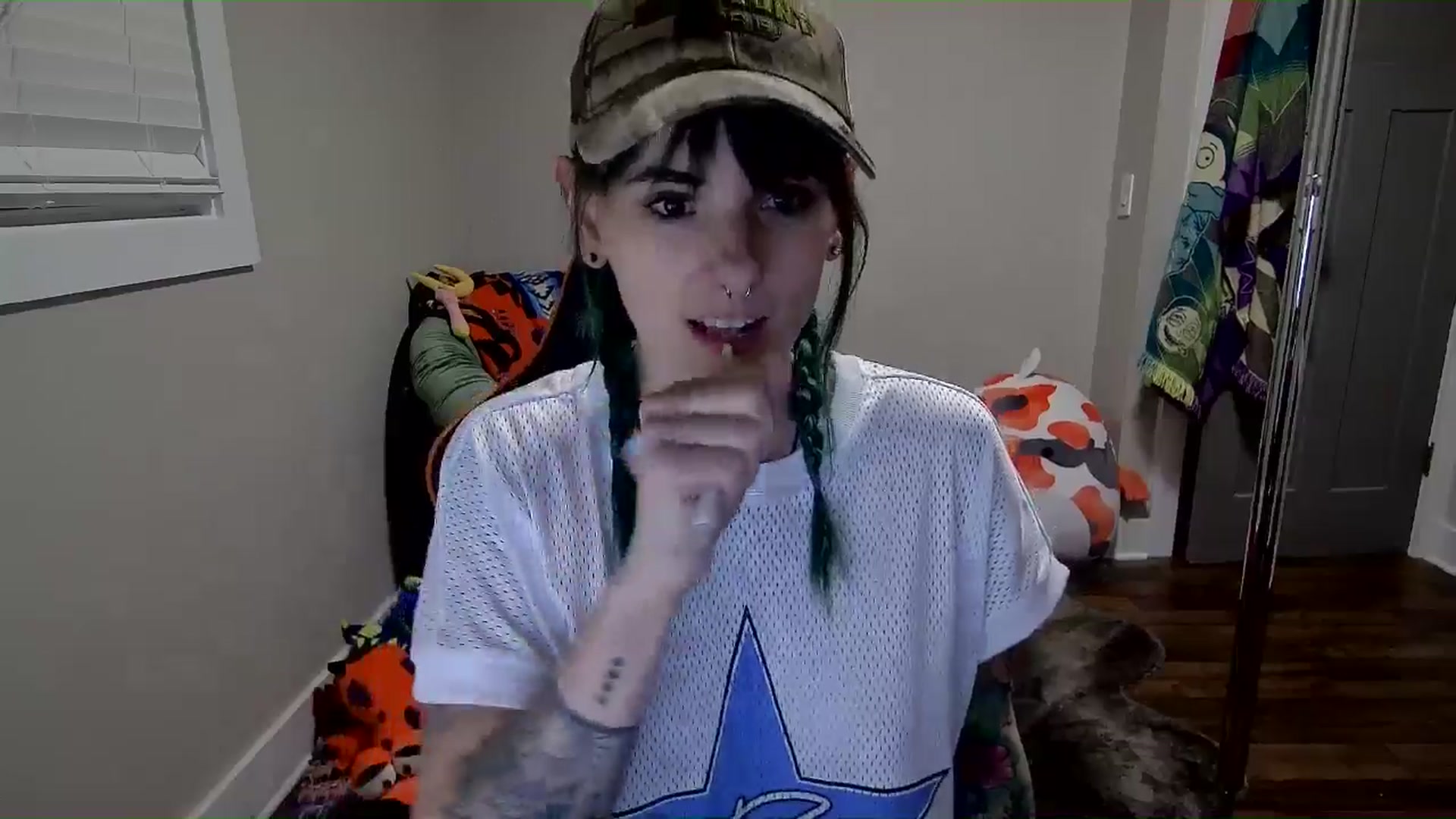 Gallery image thumbnail from Fueledbyfiona's myfreecams stream on, 02/04/2025, 02:34 image 17 of 20