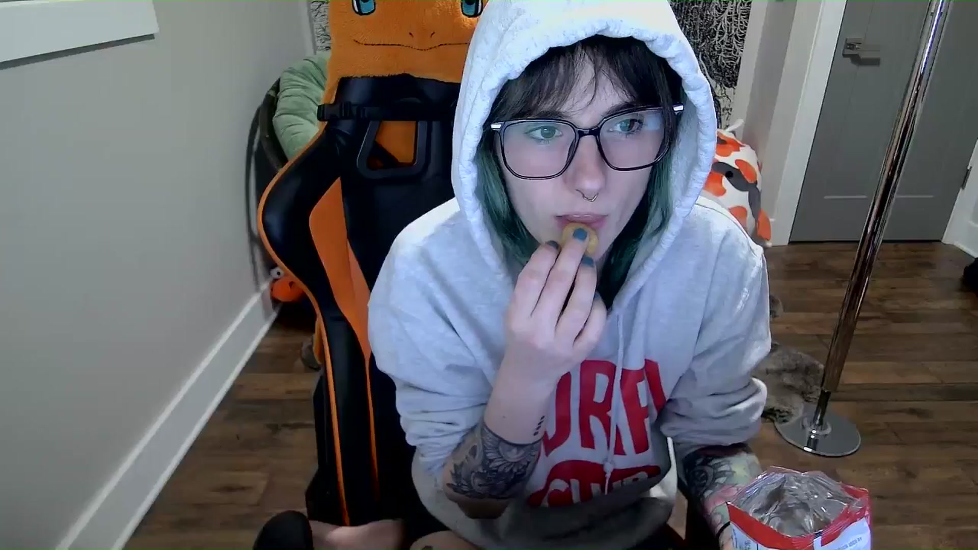 Gallery image thumbnail from Fueledbyfiona's myfreecams stream on, 02/18/2025, 04:02 image 18 of 20