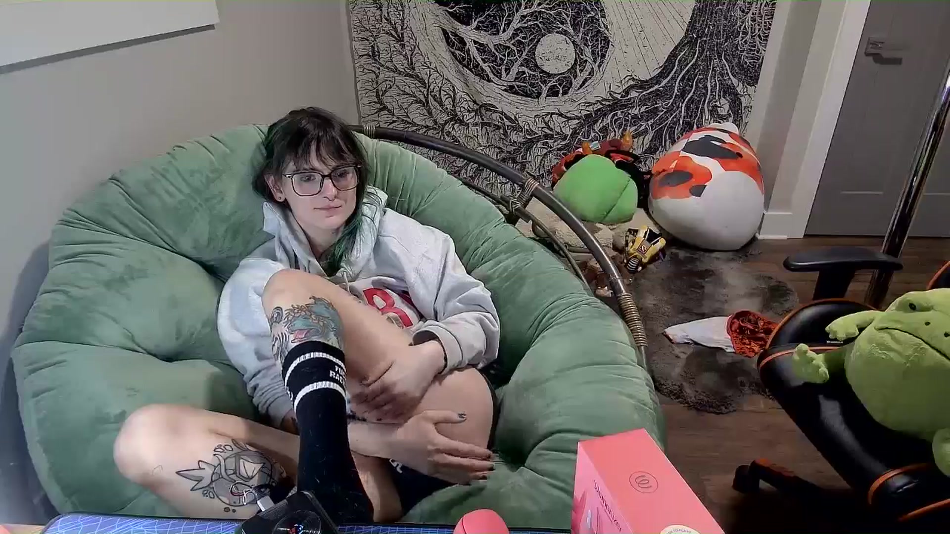 Gallery image thumbnail from Fueledbyfiona's myfreecams stream on, 02/24/2025, 05:20 image 9 of 20