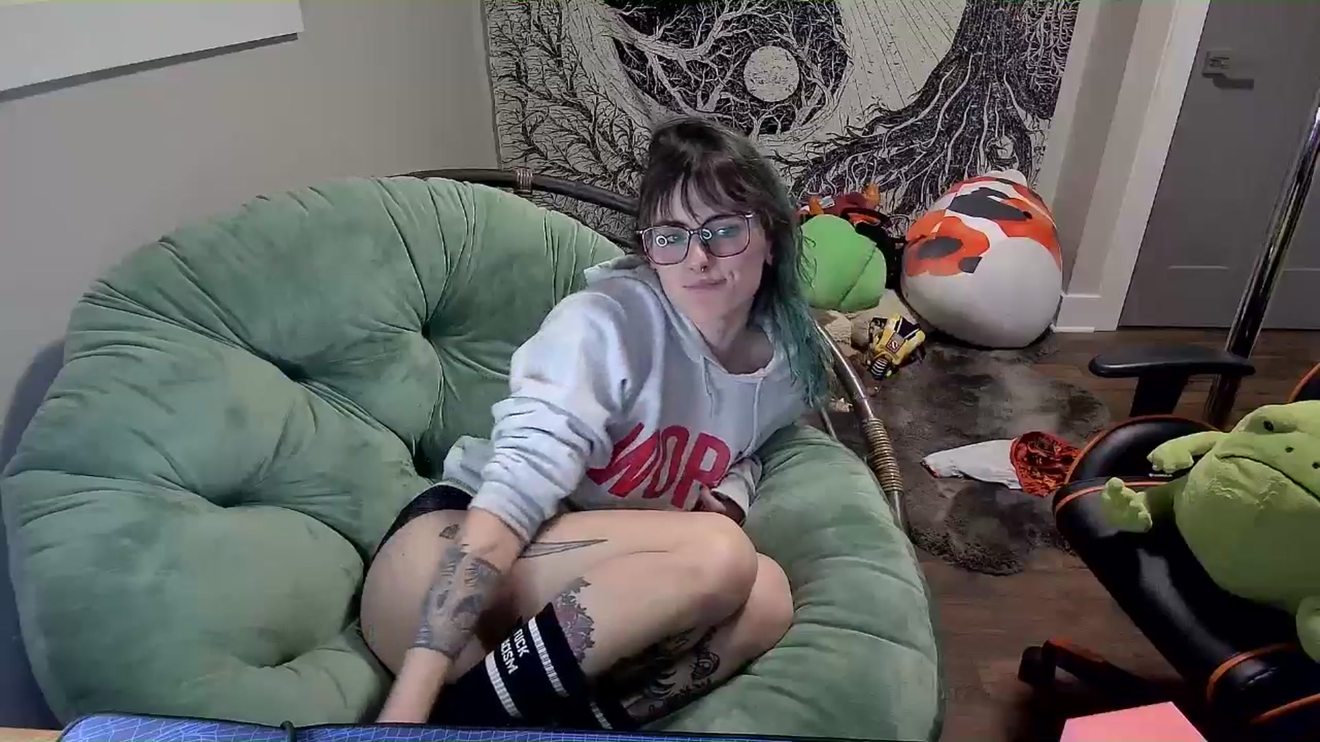 Gallery image thumbnail from Fueledbyfiona's myfreecams stream on, 02/24/2025, 05:20 image 17 of 20