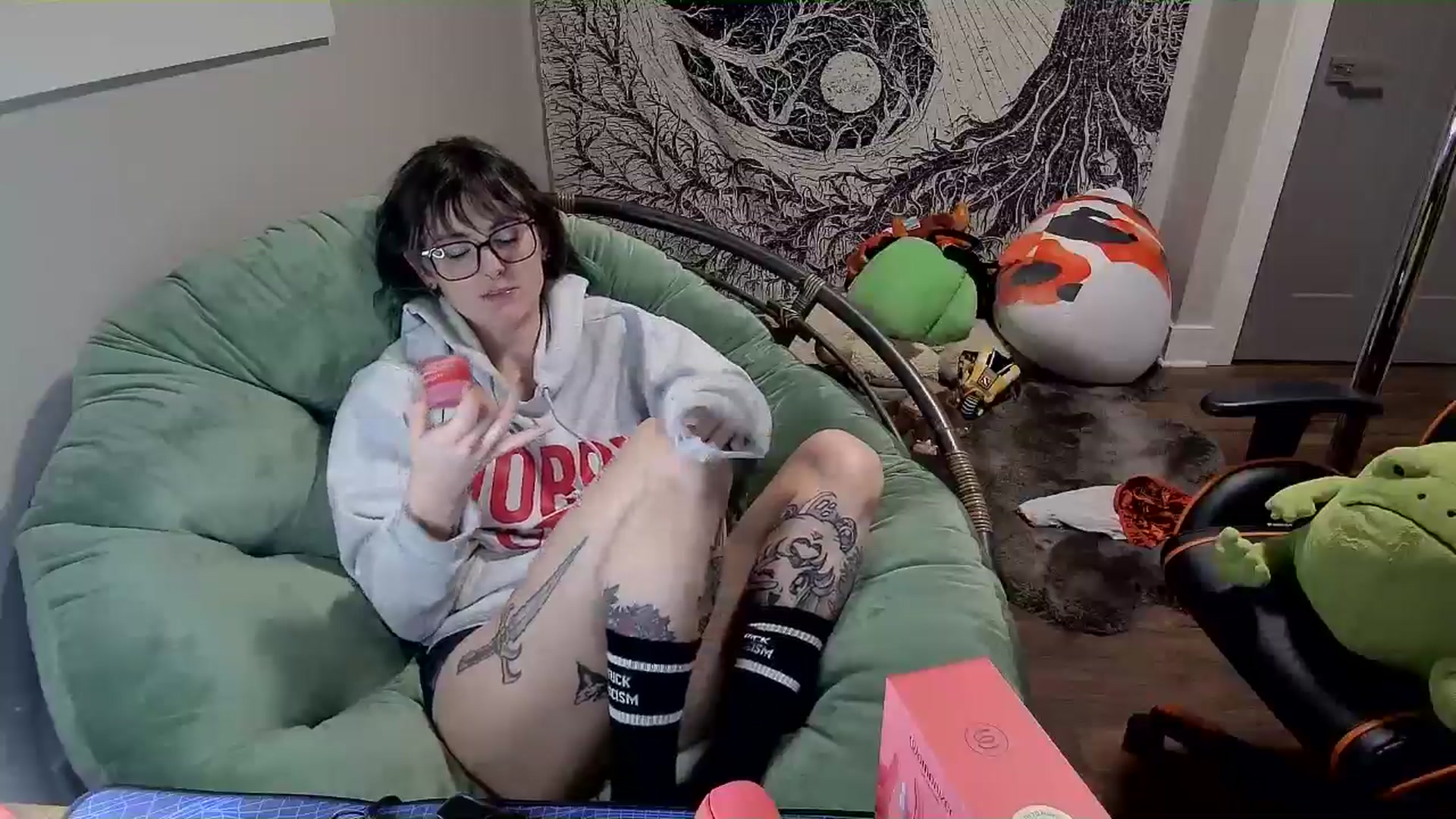 Gallery image thumbnail from Fueledbyfiona's myfreecams stream on, 02/24/2025, 05:20 image 10 of 20