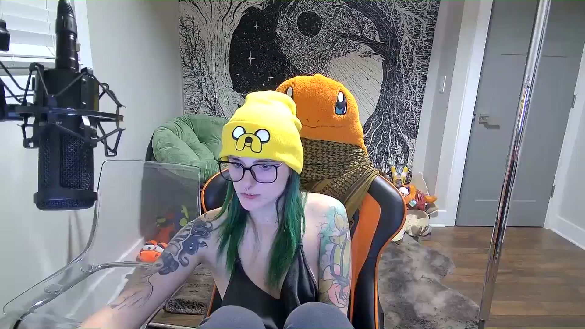 Gallery image thumbnail from Fueledbyfiona's myfreecams stream on, 03/03/2025, 04:19 image 18 of 20