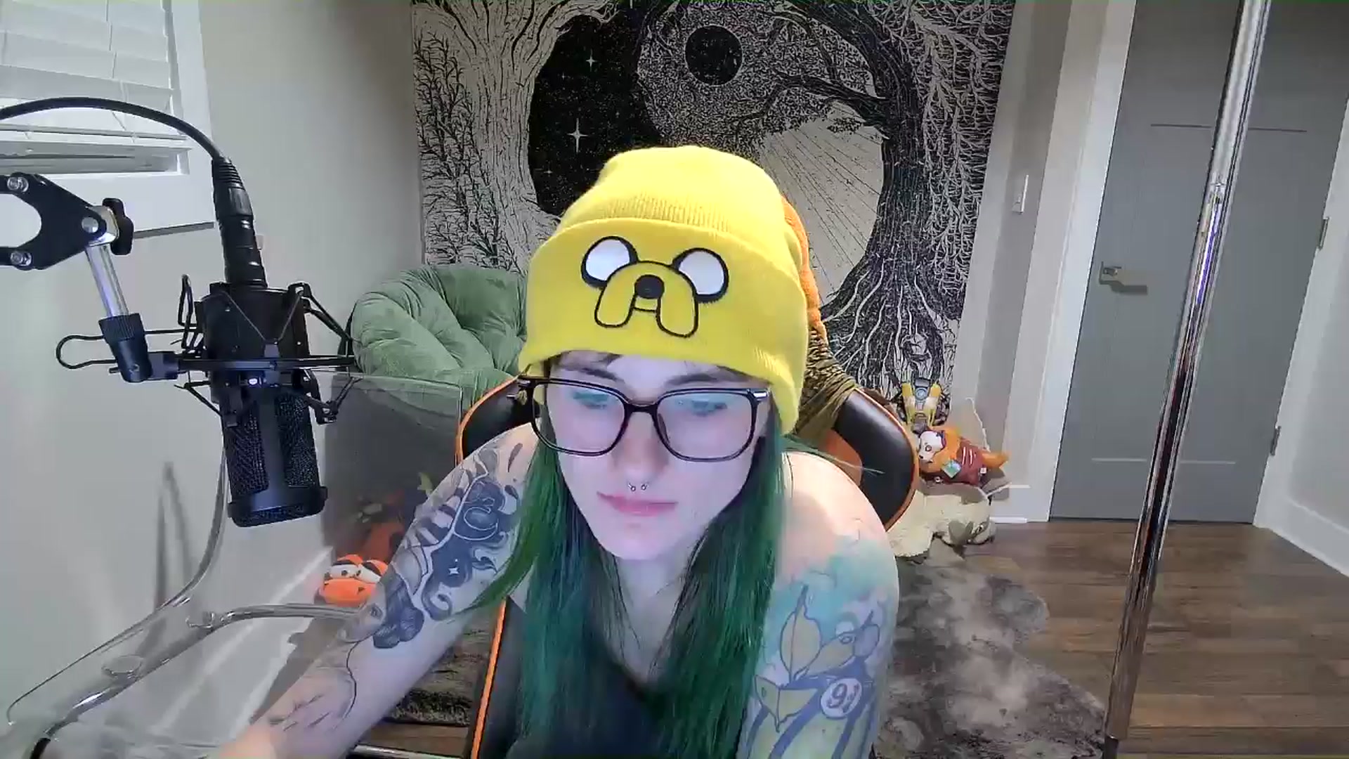 Gallery image thumbnail from Fueledbyfiona's myfreecams stream on, 03/03/2025, 04:19 image 1 of 20