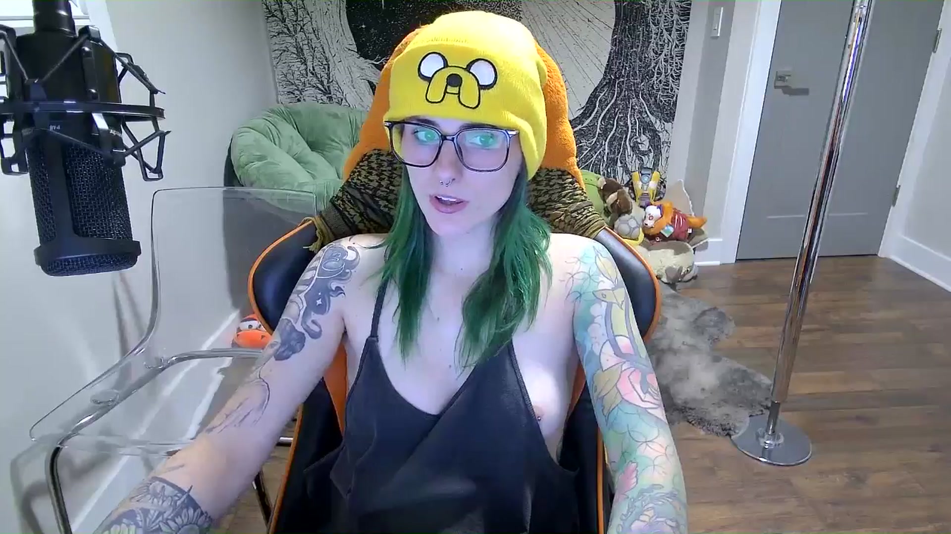 Gallery image thumbnail from Fueledbyfiona's myfreecams stream on, 03/03/2025, 07:17 image 4 of 20
