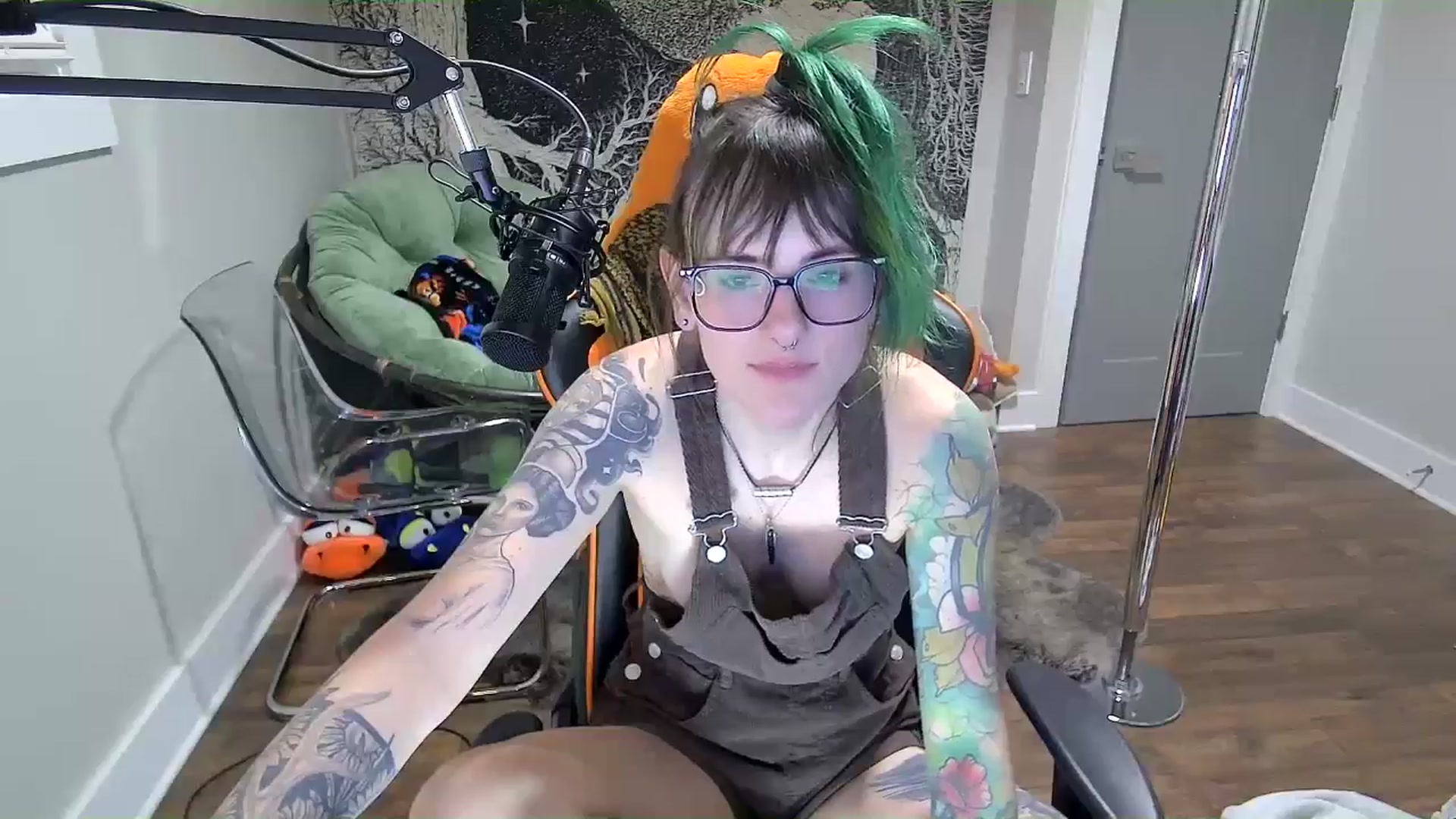 Gallery image thumbnail from Fueledbyfiona's myfreecams stream on, 03/10/2025, 06:59 image 18 of 20