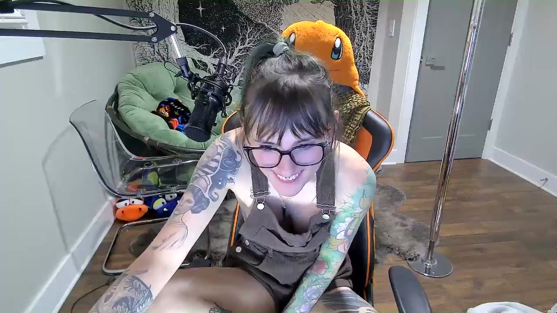 Gallery image thumbnail from Fueledbyfiona's myfreecams stream on, 03/10/2025, 06:59 image 17 of 20