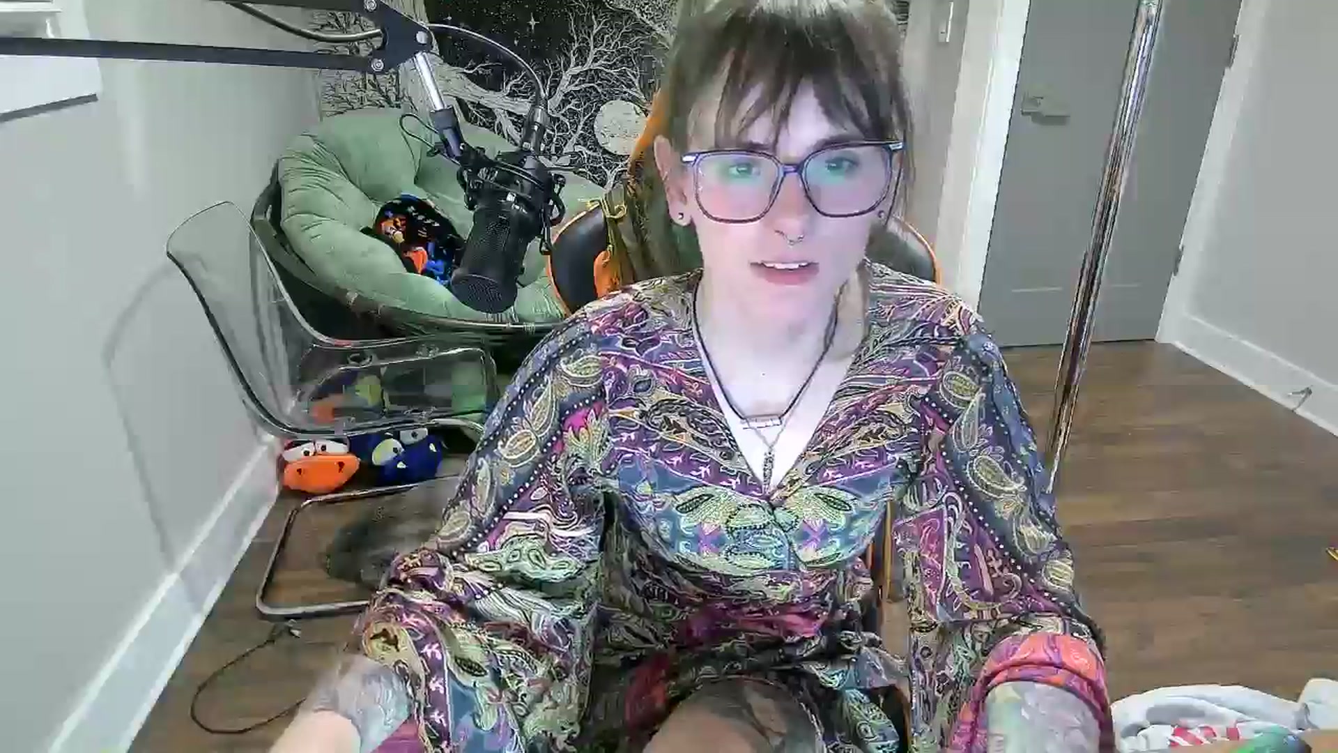 Gallery image thumbnail from Fueledbyfiona's myfreecams stream on, 03/10/2025, 06:59 image 4 of 20