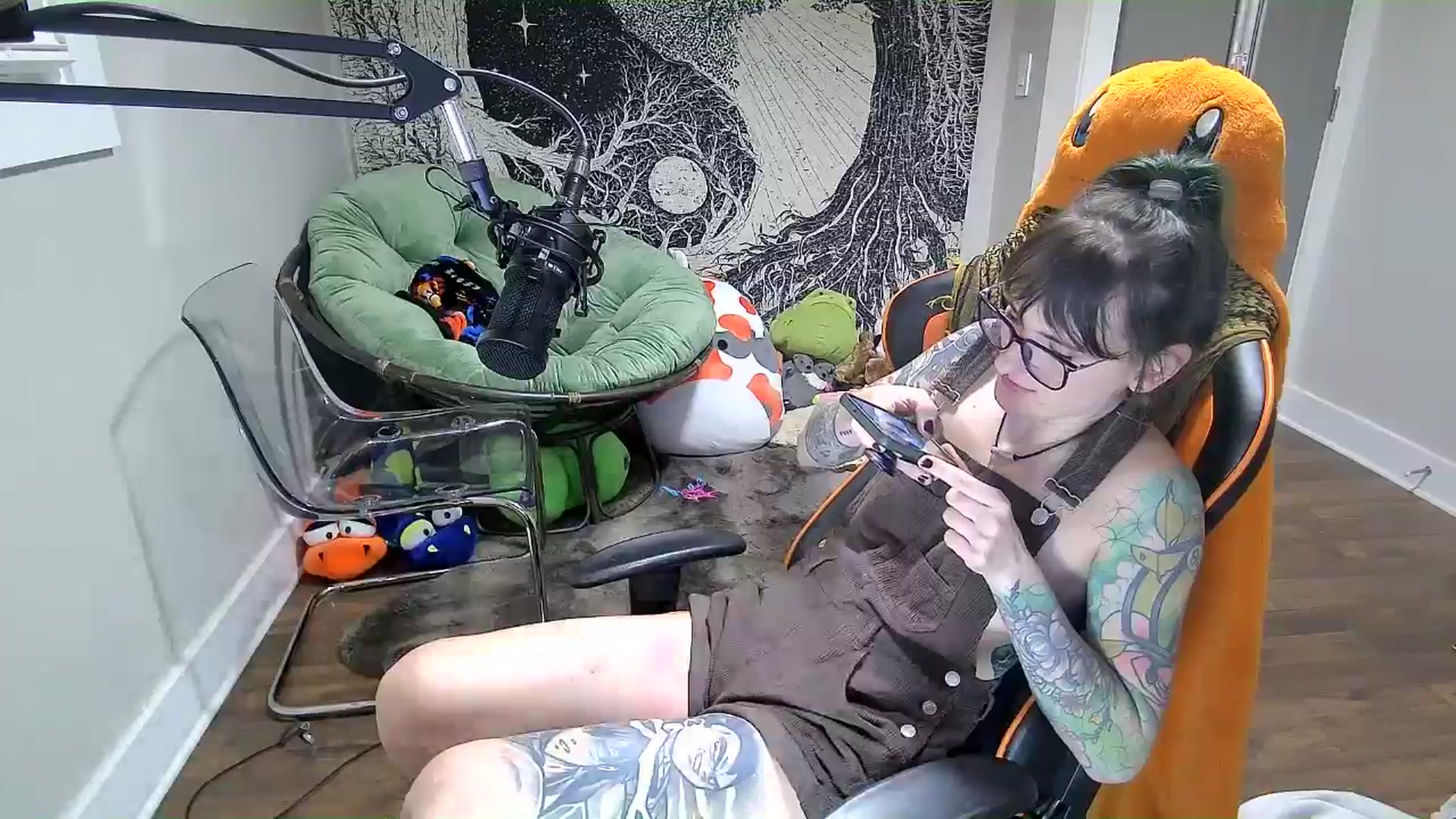 Gallery image thumbnail from Fueledbyfiona's myfreecams stream on, 03/10/2025, 06:59 image 12 of 20