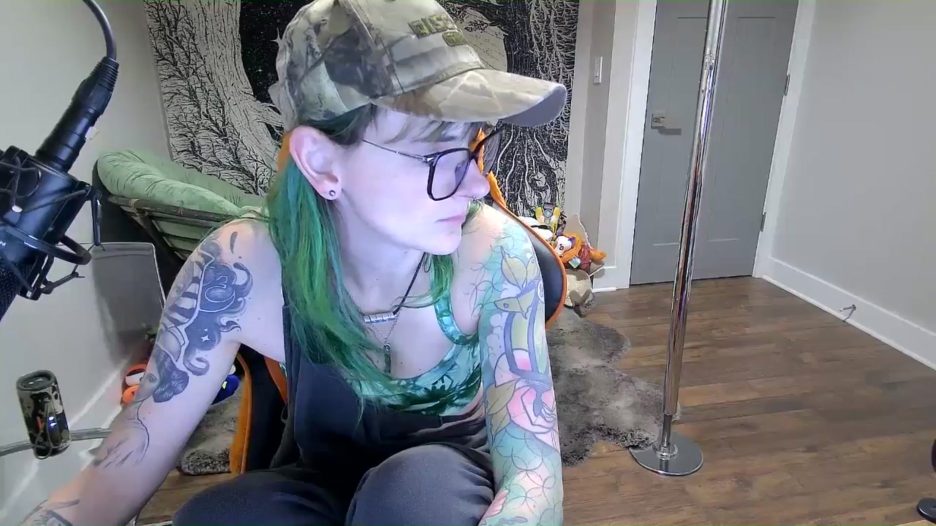 Gallery image thumbnail from Fueledbyfiona's myfreecams stream on, 03/15/2025, 05:07 image 4 of 20