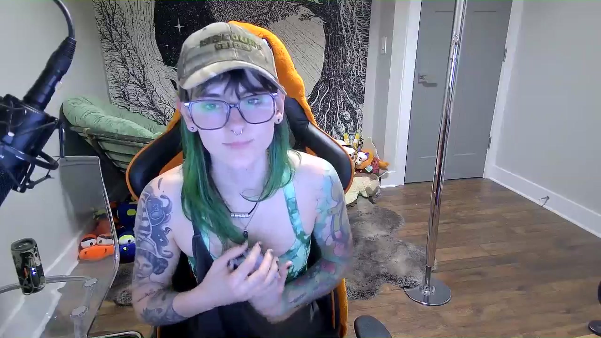 Gallery image thumbnail from Fueledbyfiona's myfreecams stream on, 03/15/2025, 05:07 image 3 of 20