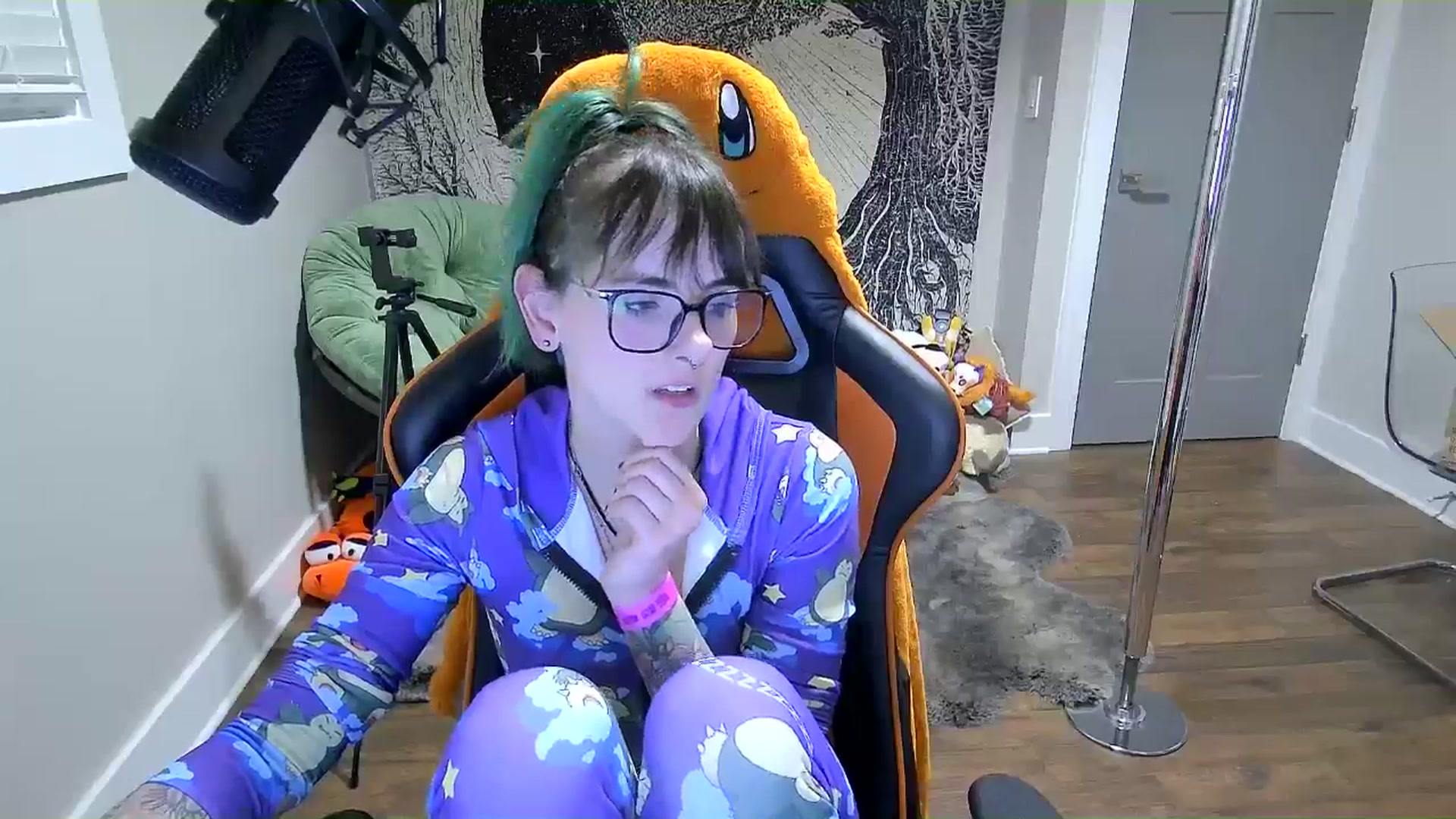 Gallery image thumbnail from Fueledbyfiona's myfreecams stream on, 03/18/2025, 03:15 image 19 of 20