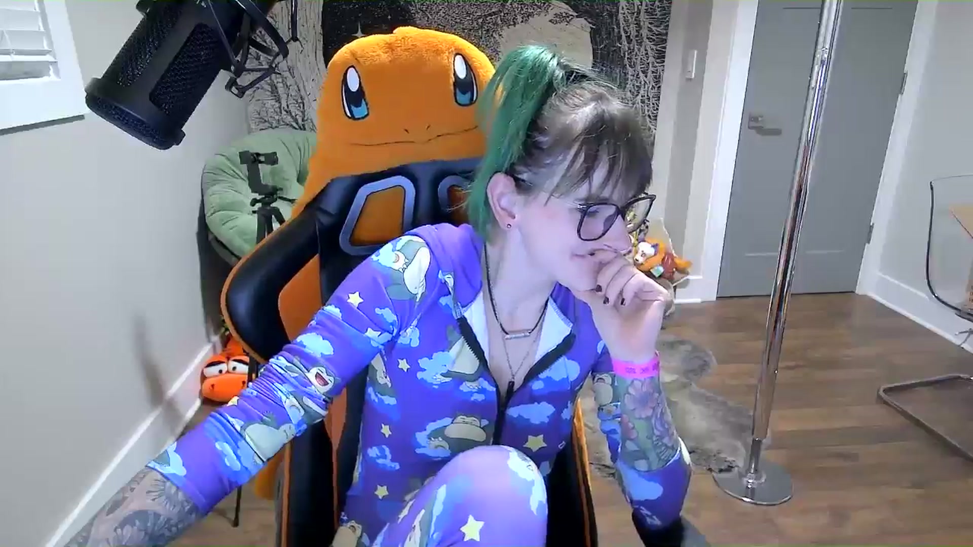 Gallery image thumbnail from Fueledbyfiona's myfreecams stream on, 03/18/2025, 03:15 image 17 of 20