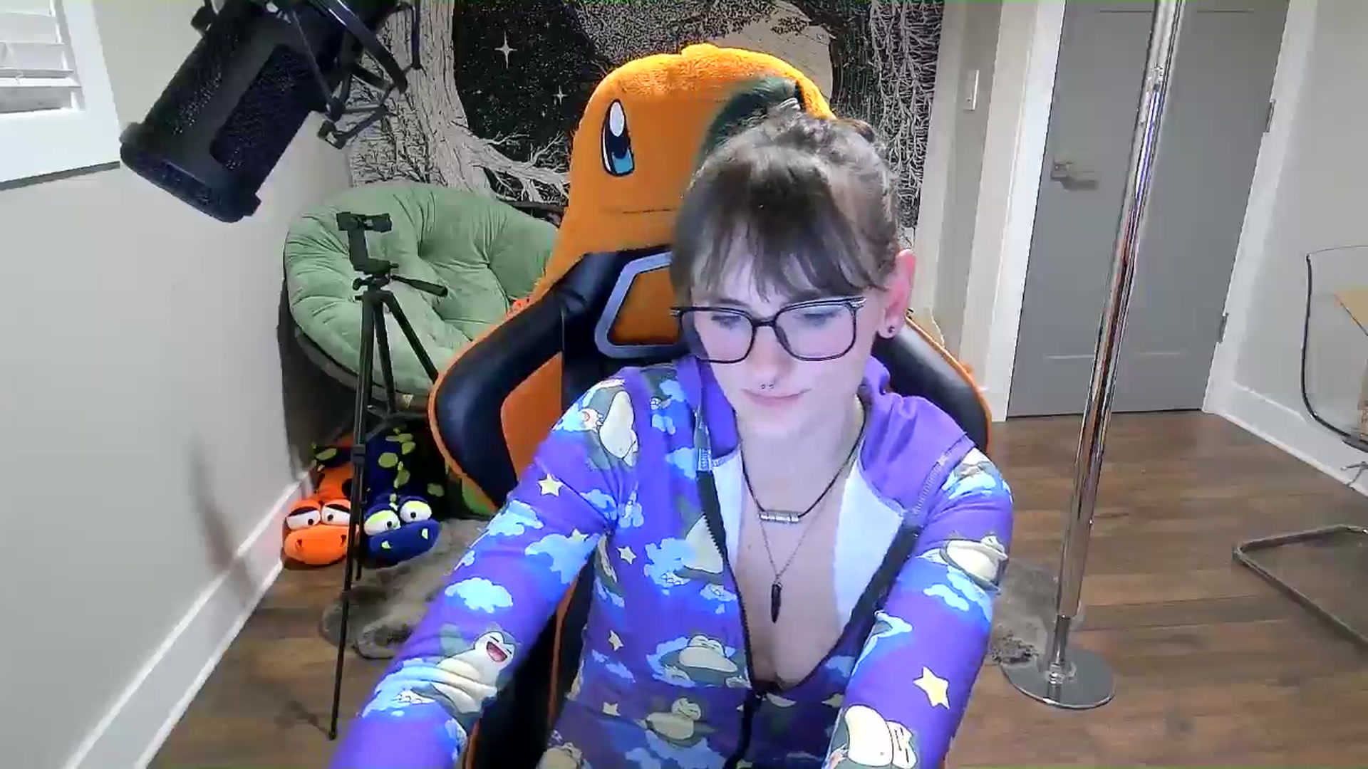 Gallery image thumbnail from Fueledbyfiona's myfreecams stream on, 03/18/2025, 03:15 image 6 of 20