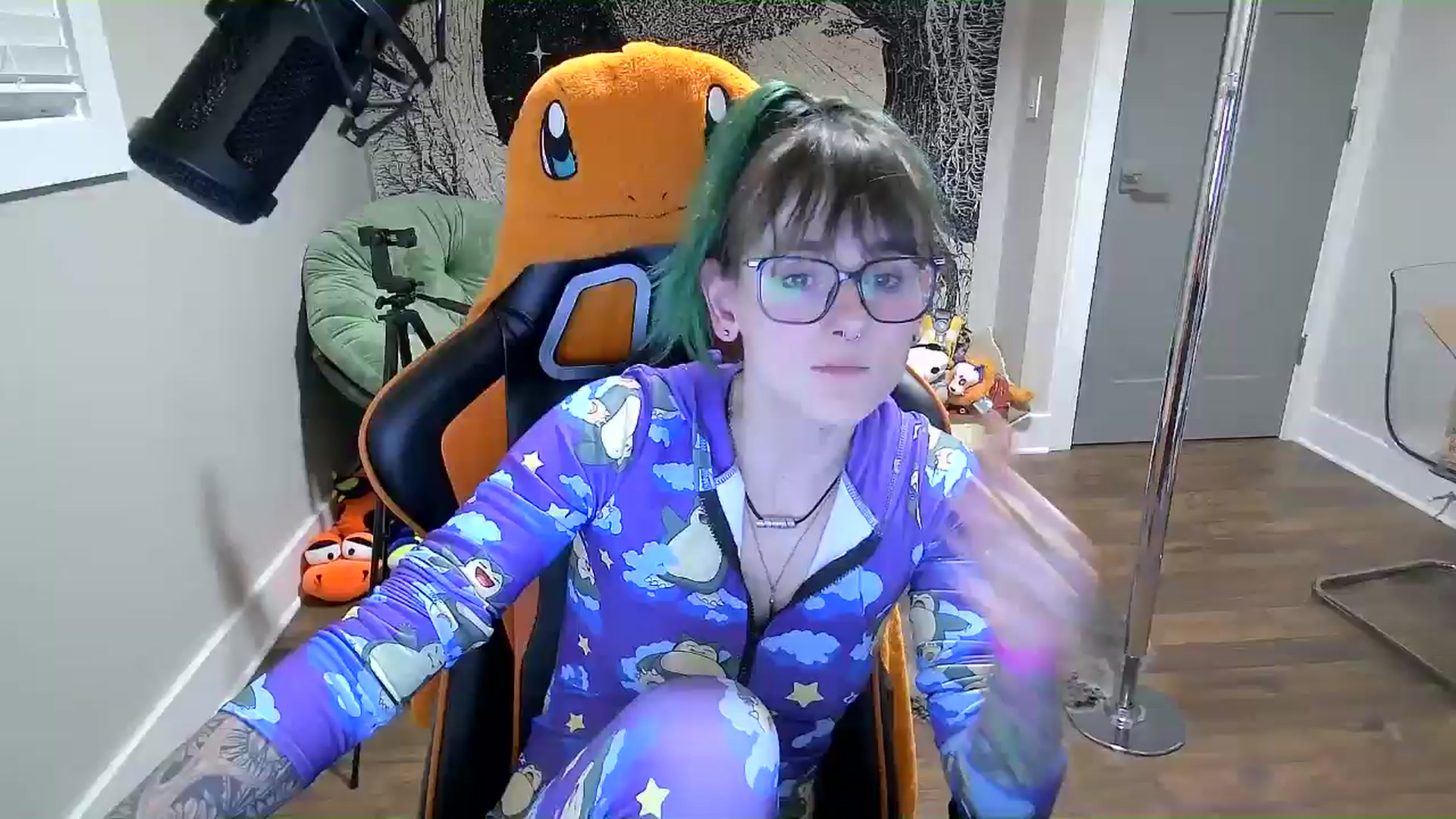 Gallery image thumbnail from Fueledbyfiona's myfreecams stream on, 03/18/2025, 03:15 image 16 of 20