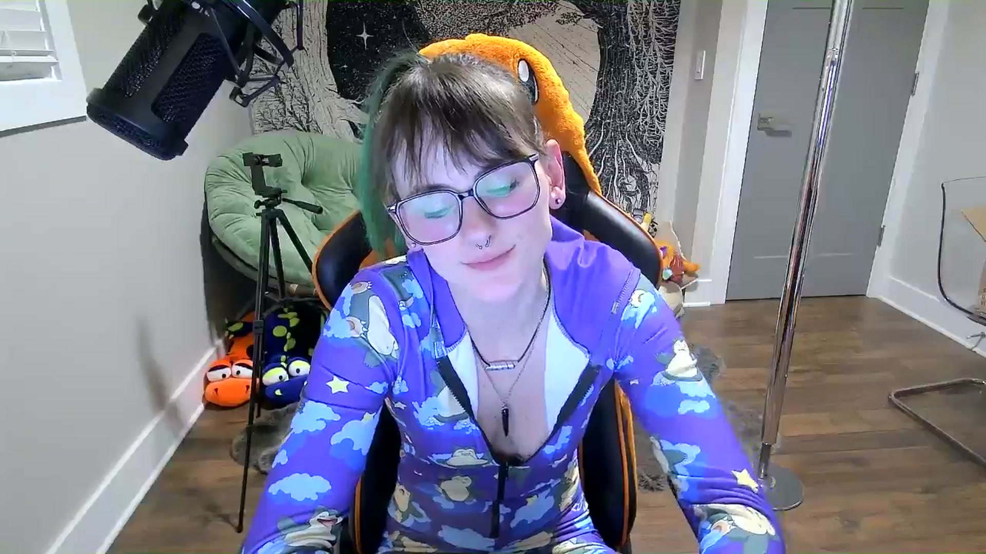 Gallery image thumbnail from Fueledbyfiona's myfreecams stream on, 03/18/2025, 03:15 image 4 of 20